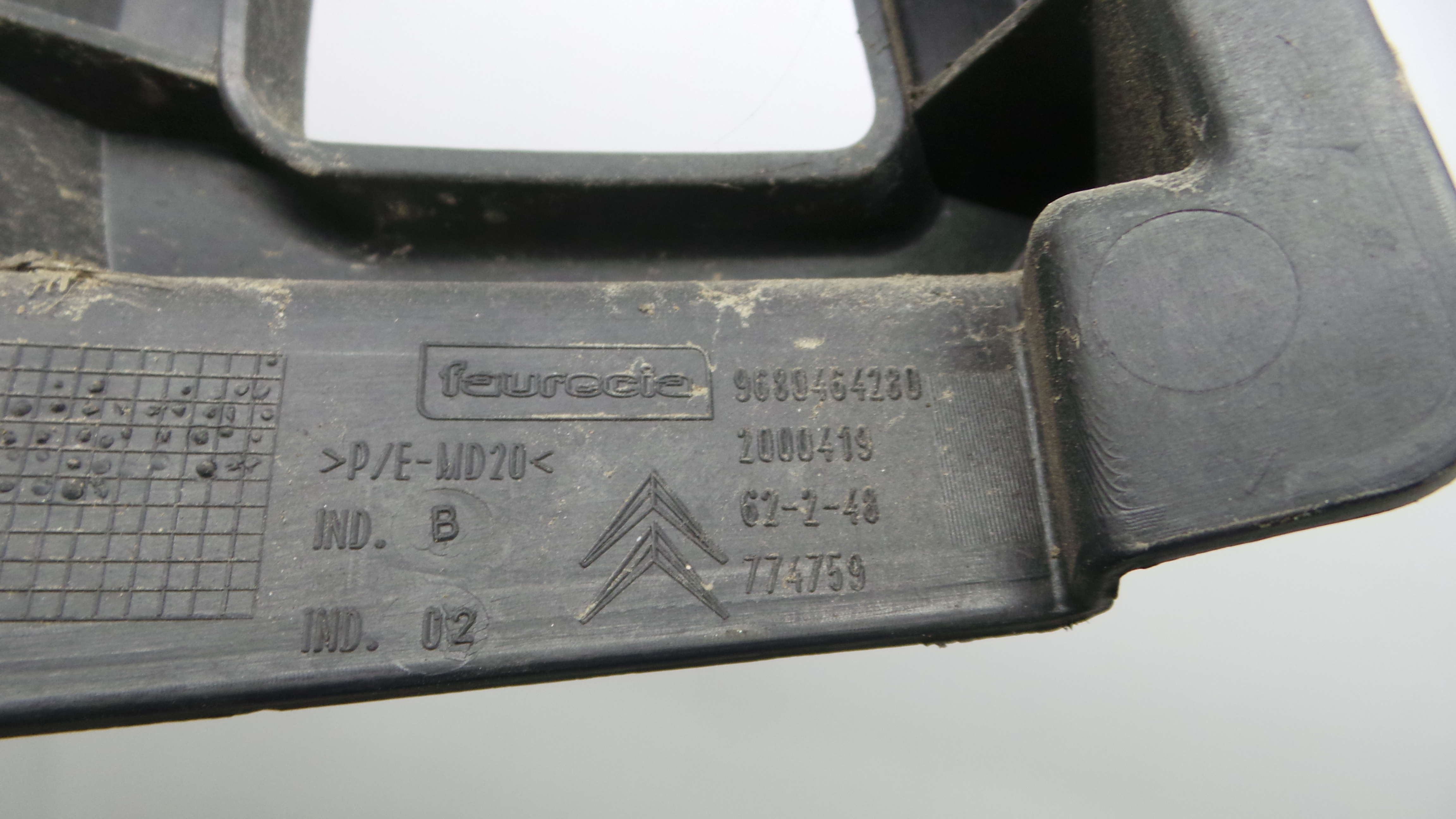 Suporte do Para Choques 9680526180 - CITROËN C4 PICASSO I Veículo multiuso (UD_)-33190700