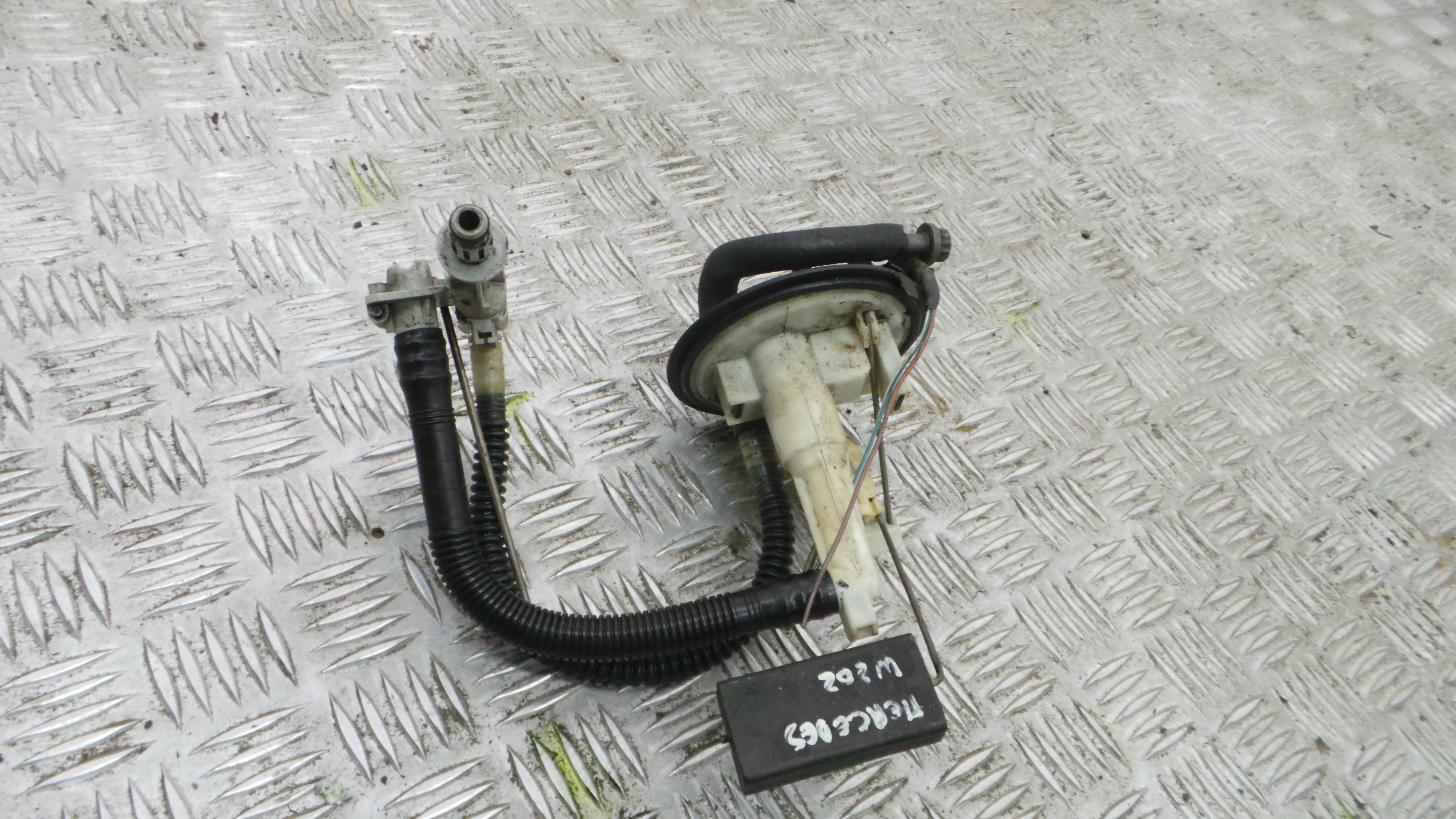 Boia do Combustível A2024702741 - MERCEDES-BENZ C-CLASS (W202)-33192120