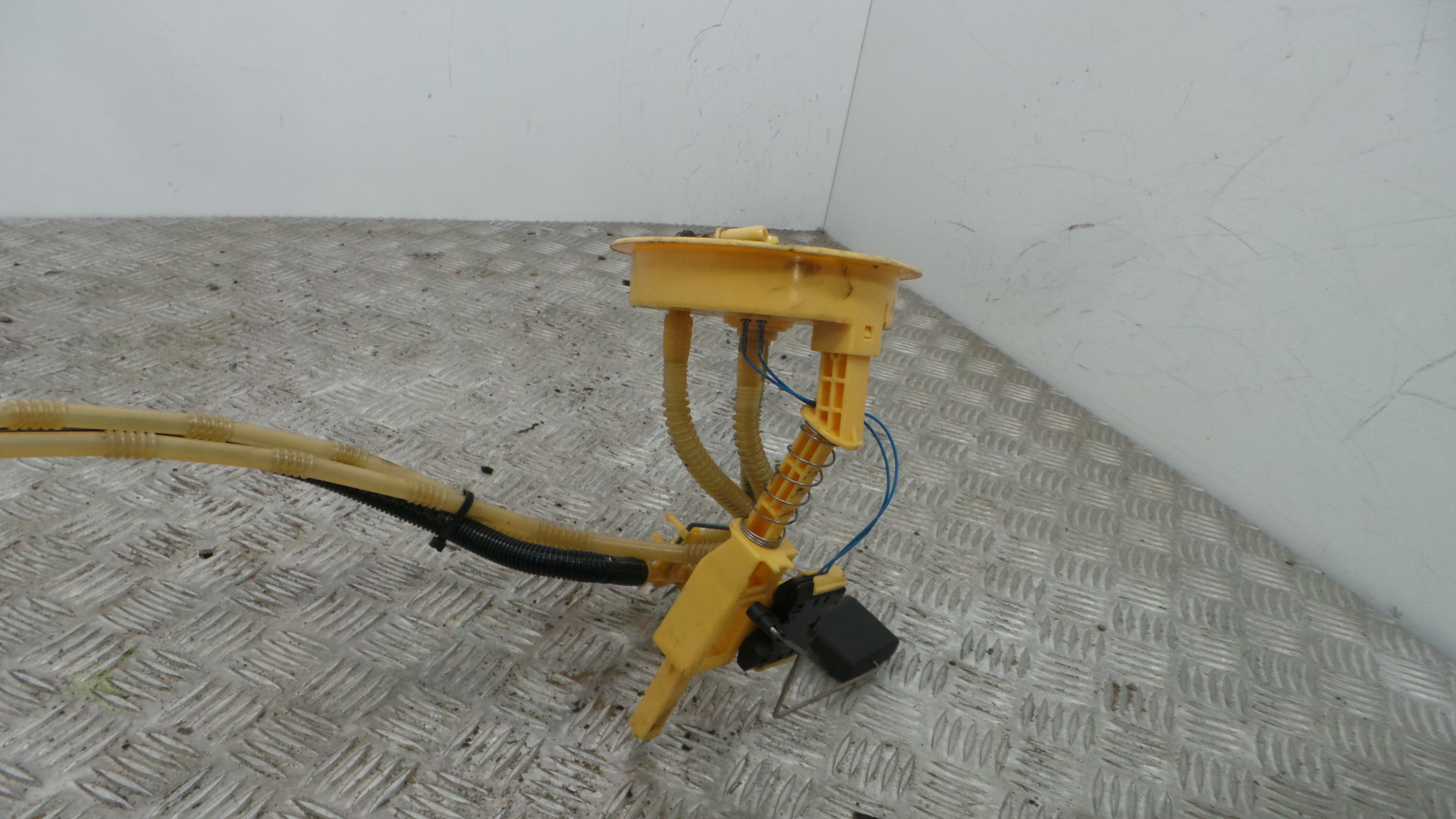 Boia do Combustível 6763886 - BMW 1 (E87)-33192143