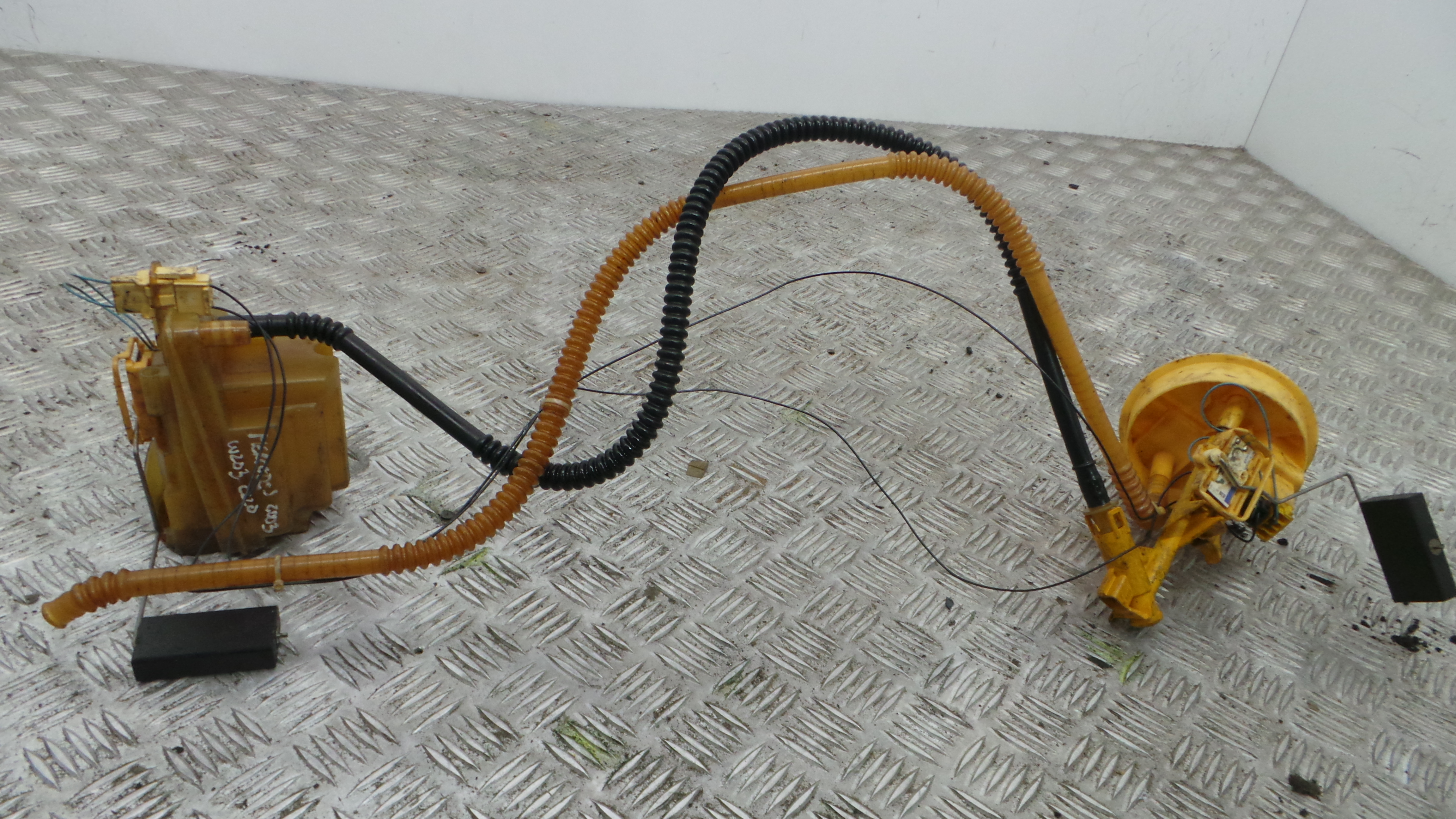 Boia do Combustível A2034710713 - MERCEDES-BENZ C-CLASS (W203)-33192153