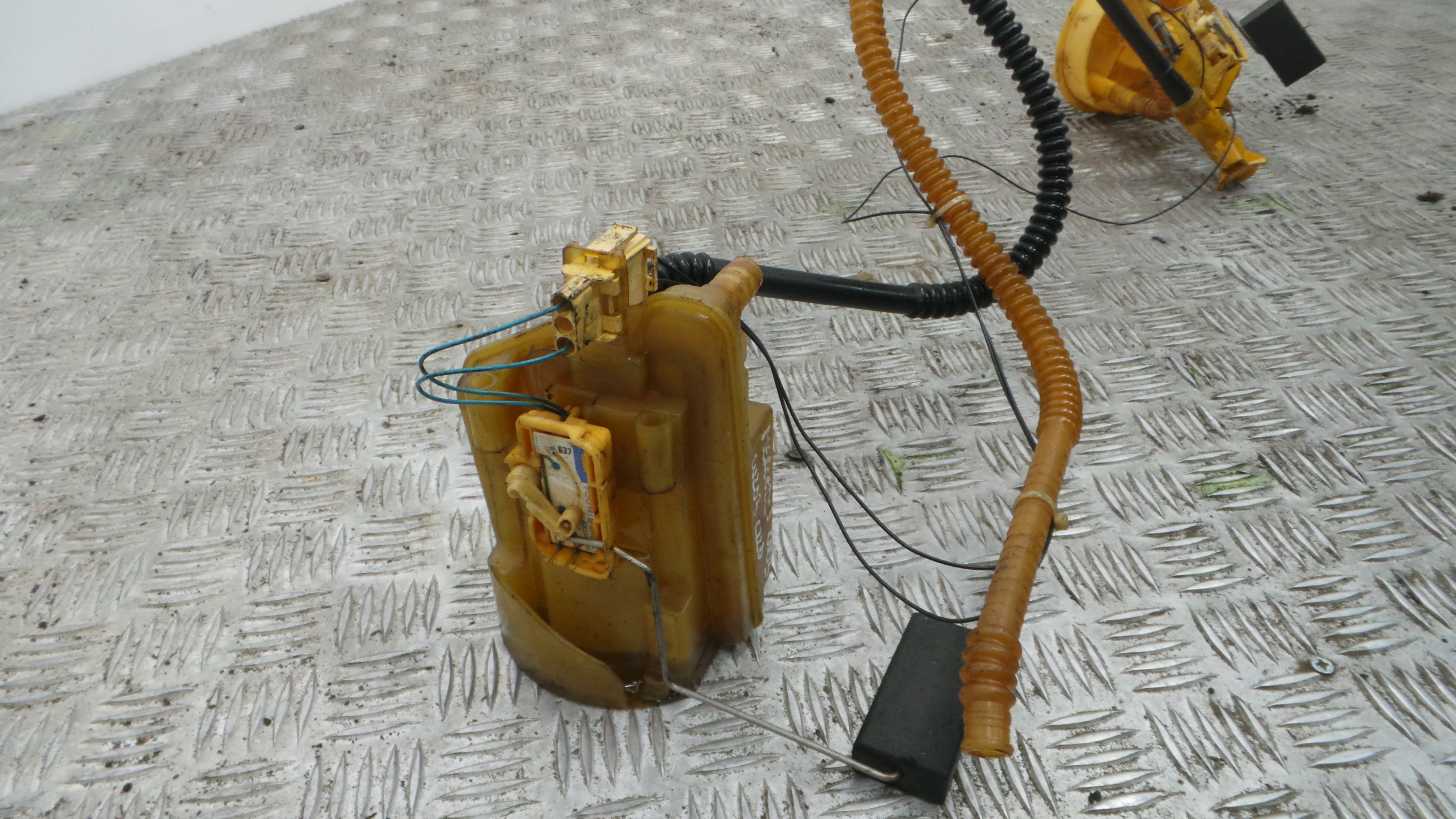 Boia do Combustível A2034710713 - MERCEDES-BENZ C-CLASS (W203)-33192153