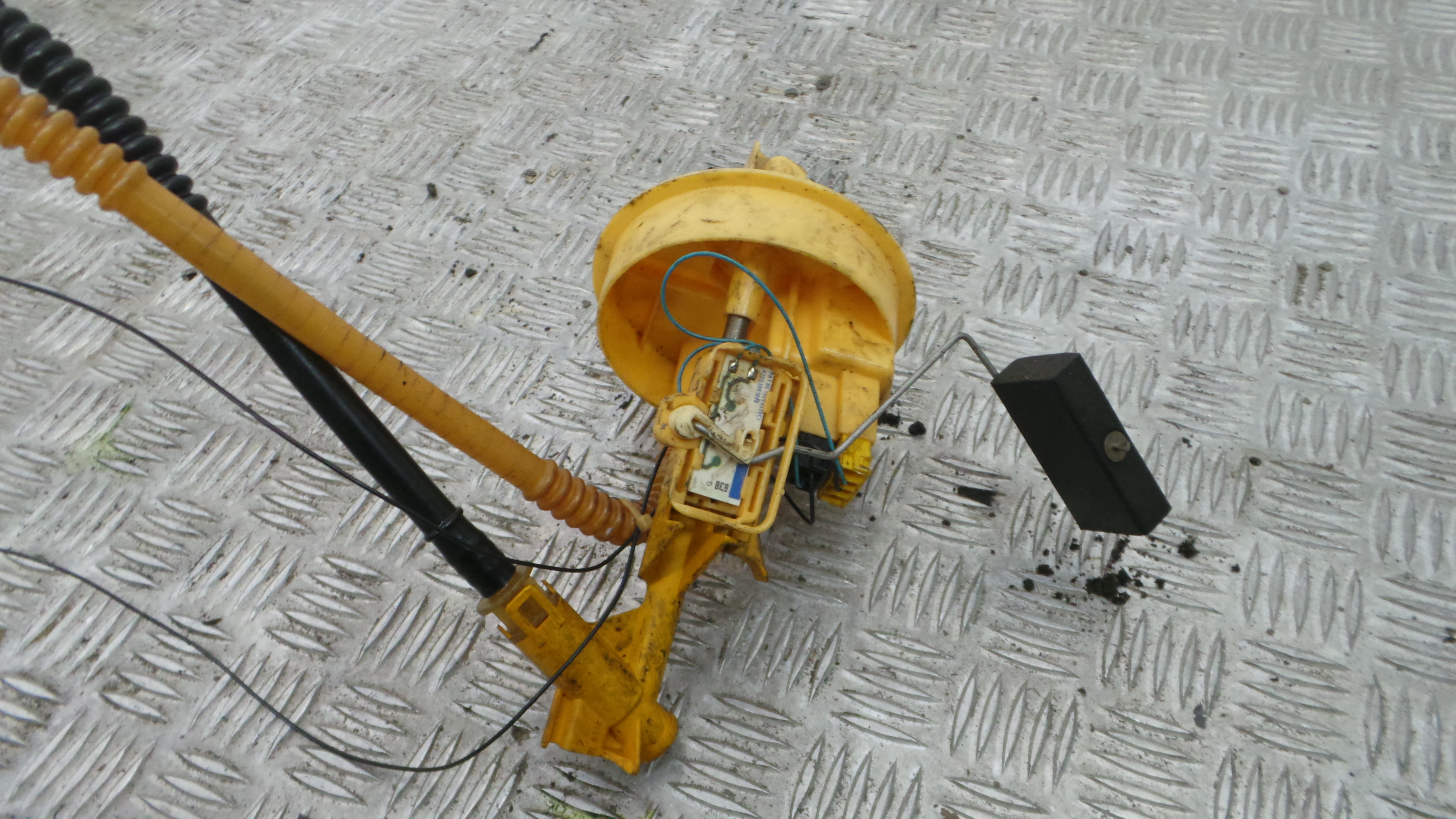 Boia do Combustível A2034710713 - MERCEDES-BENZ C-CLASS (W203)-33192153