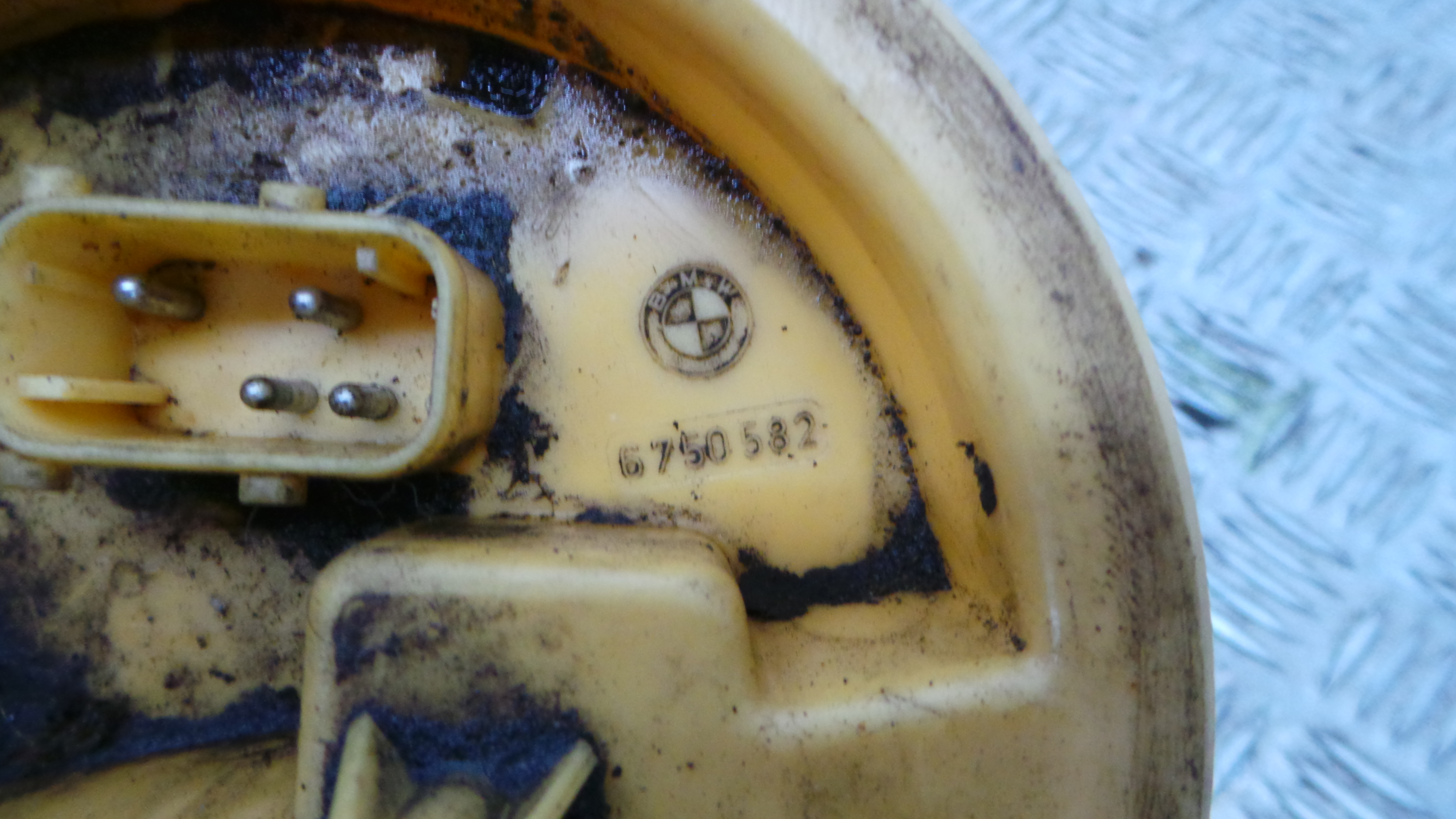 Boia do Combustível 6750582 - BMW 3 (E46)-33192183