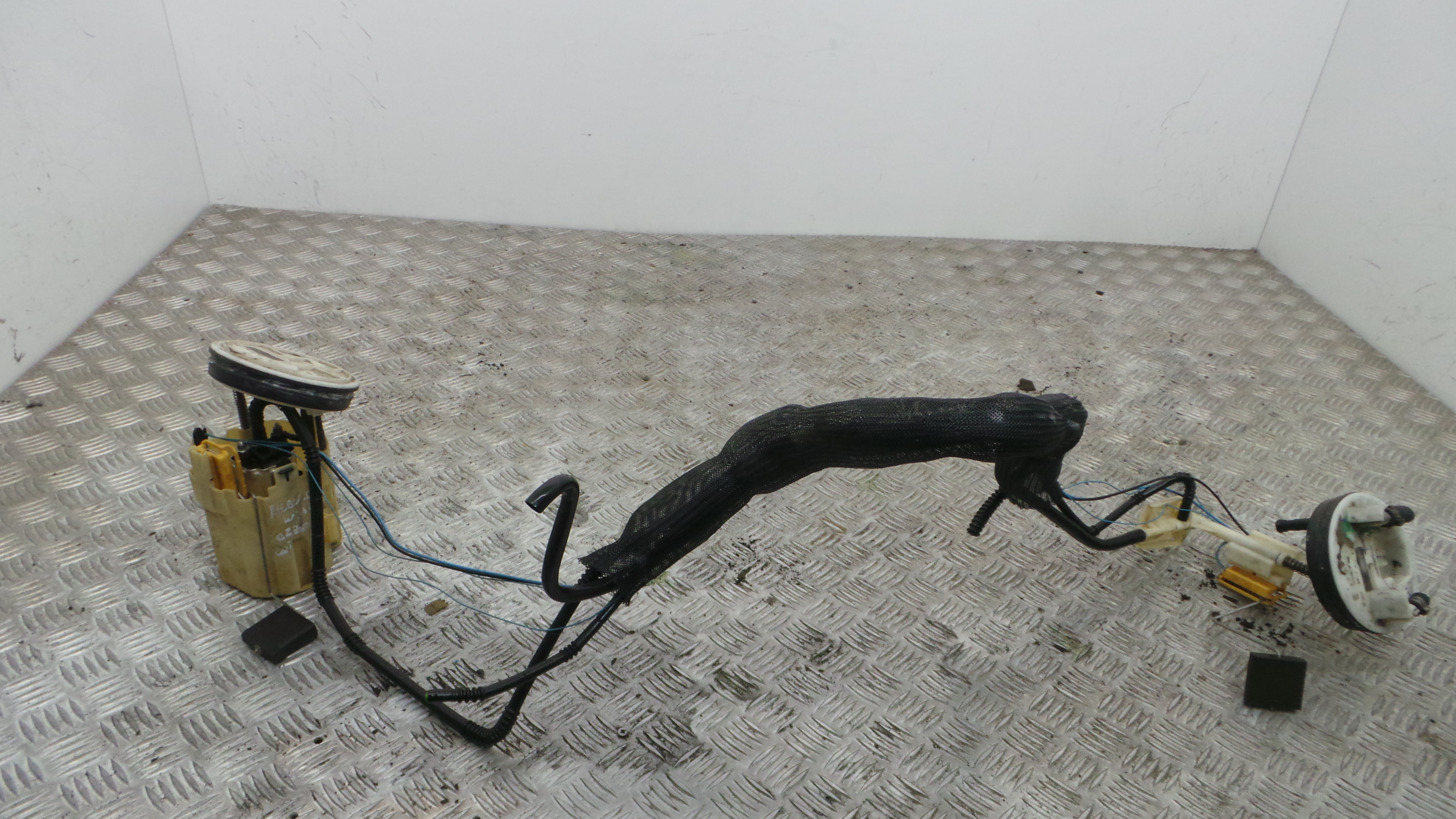 Boia do Combustível A2114701694 - MERCEDES-BENZ E-CLASS (W211)-33192203