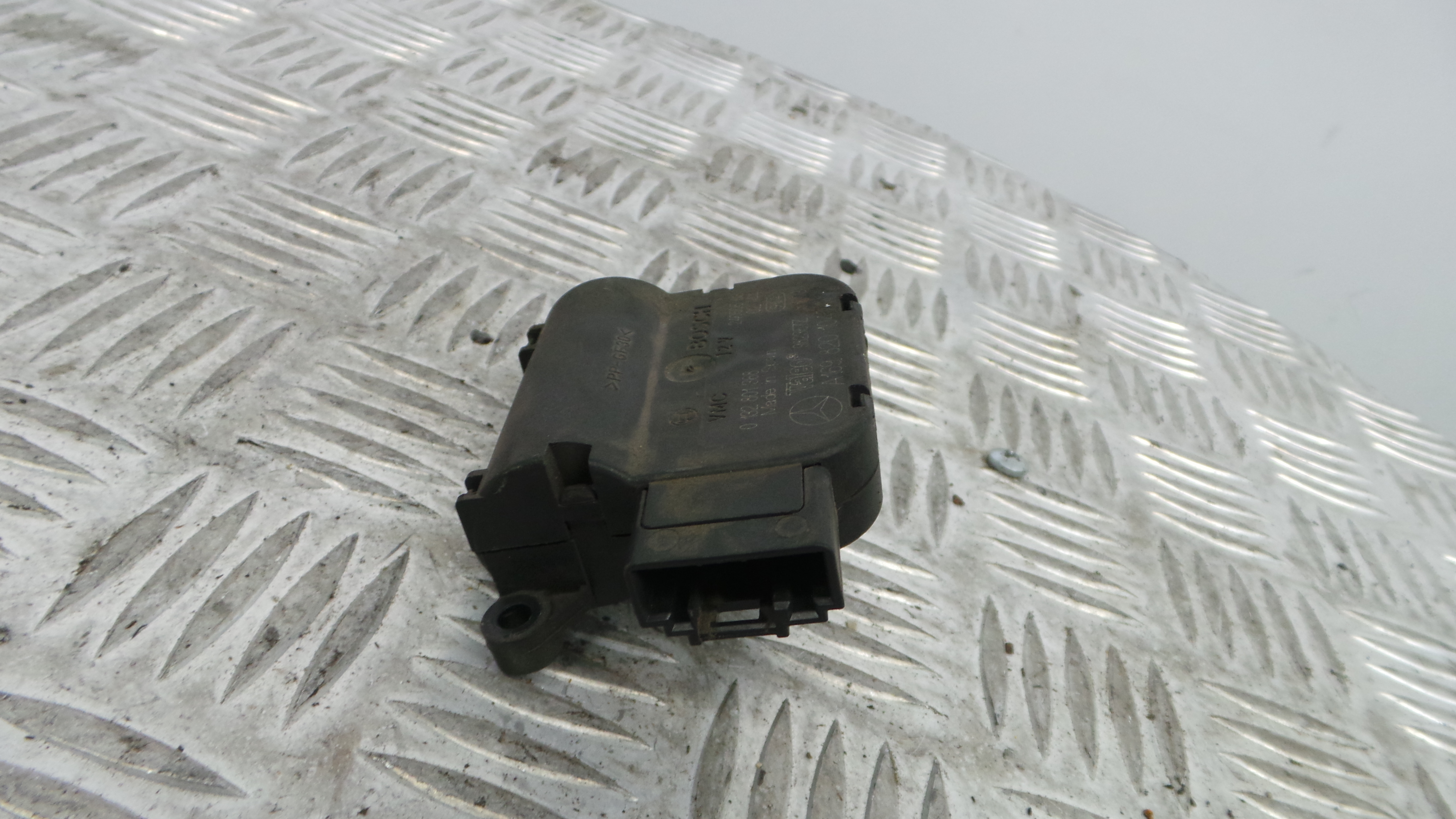 Atuador do Circuito de Ar  A1698201042 - MERCEDES-BENZ A-CLASS (W169)-33192508