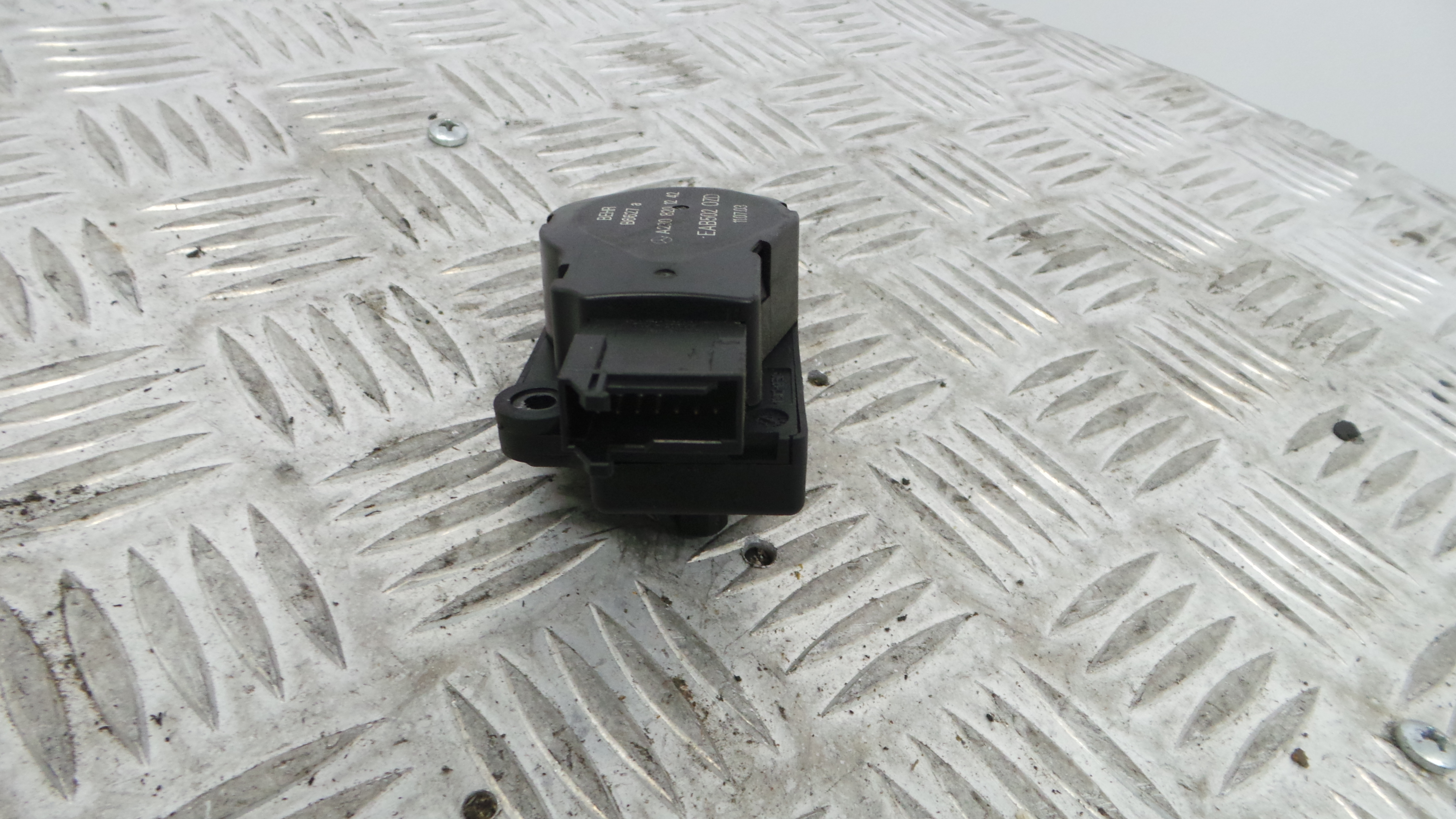 Atuador do Circuito de Ar  A2308201242 - MERCEDES-BENZ E-CLASS (W211)-33192535