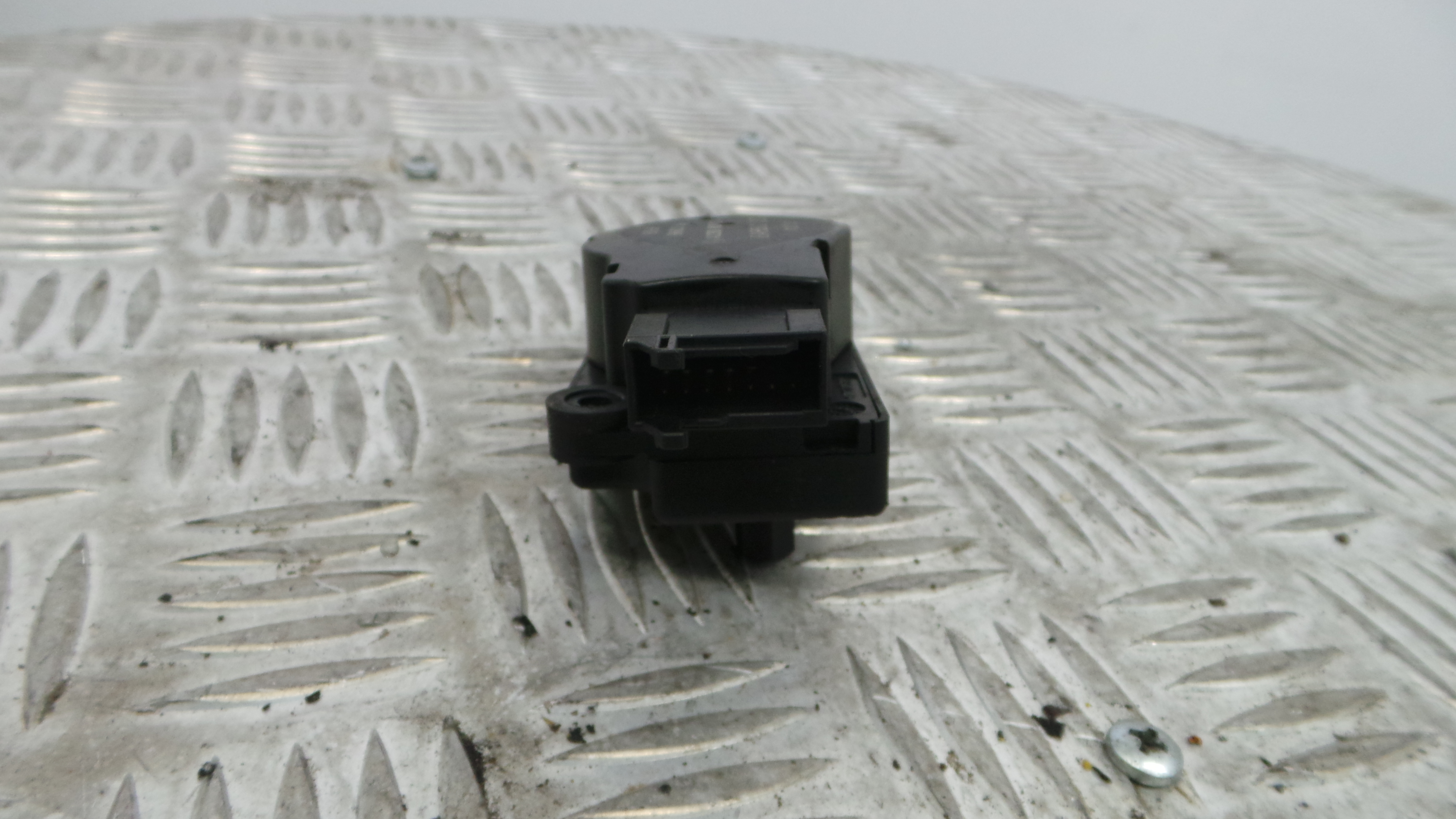 Atuador do Circuito de Ar  A2308201242 - MERCEDES-BENZ E-CLASS (W211)-33192567