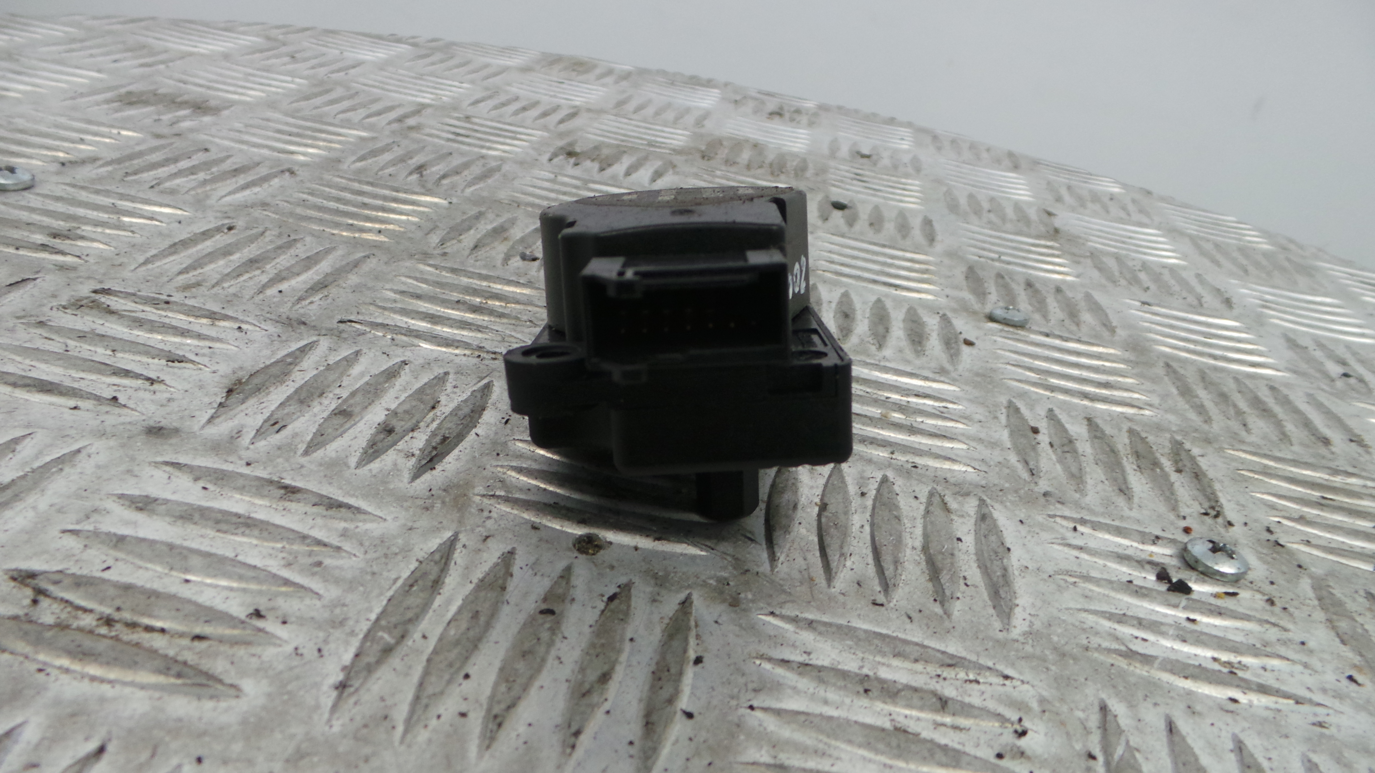 Atuador do Circuito de Ar  A2038201642 - MERCEDES-BENZ C-CLASS (W203)-33192602