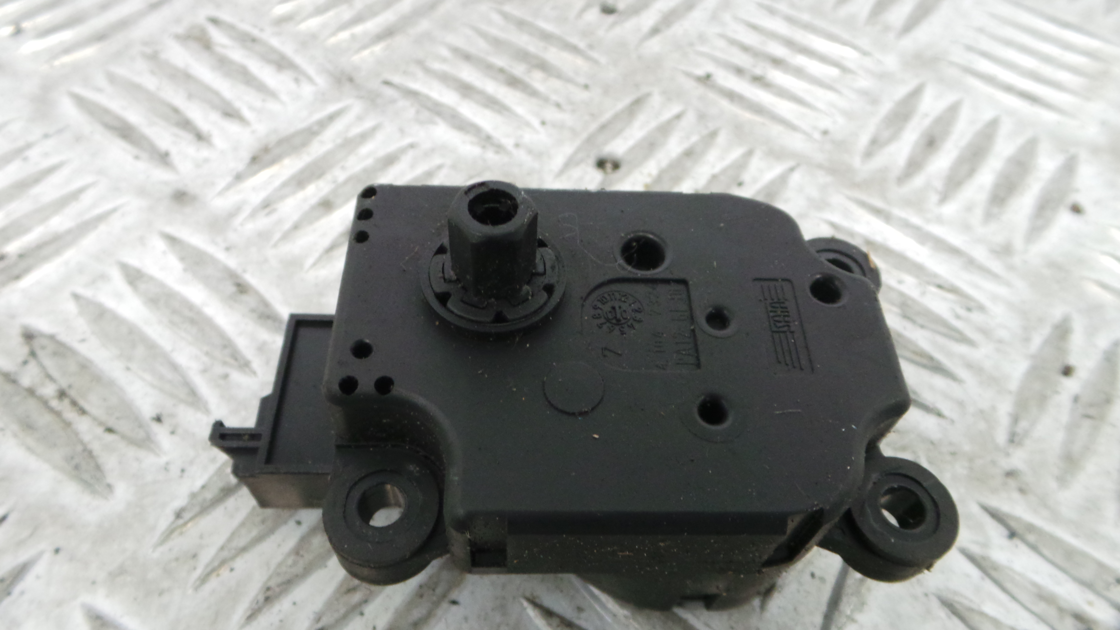 Atuador do Circuito de Ar  A2308201642 - MERCEDES-BENZ C-CLASS (W203)-33192609