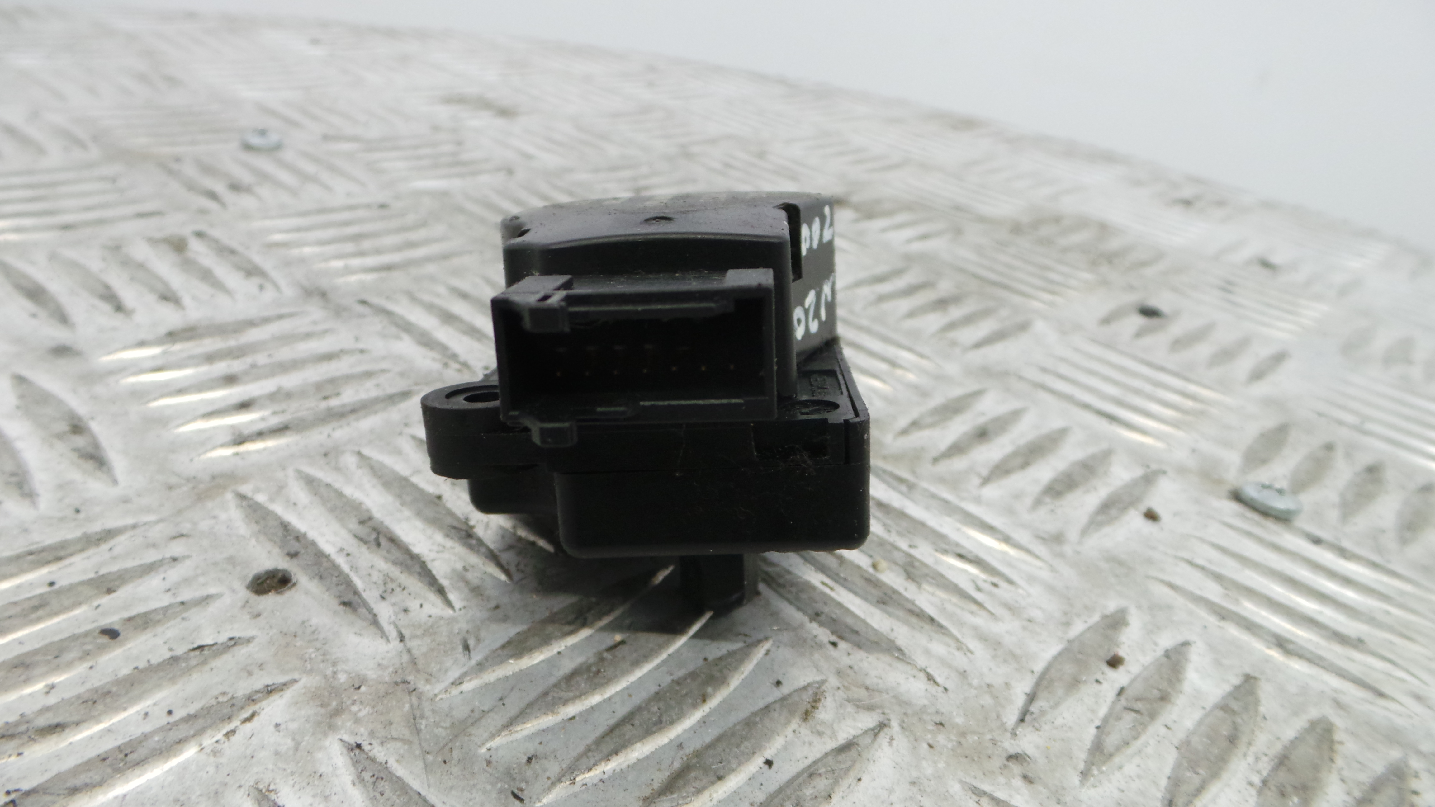 Atuador do Circuito de Ar  A2308201642 - MERCEDES-BENZ C-CLASS (W203)-33192618