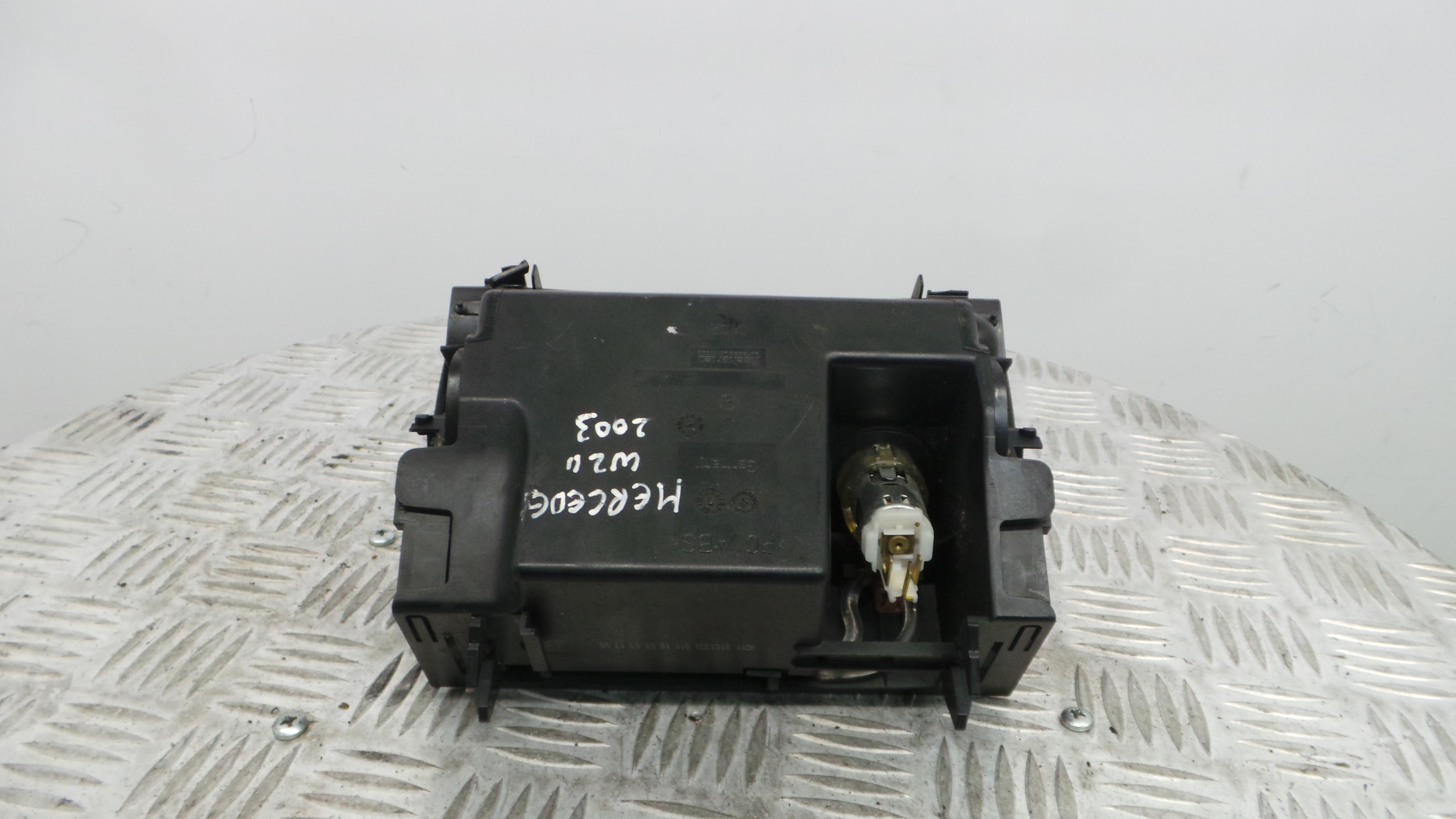 Cinzeiro A2118101330 - MERCEDES-BENZ E-CLASS (W211)-33193409