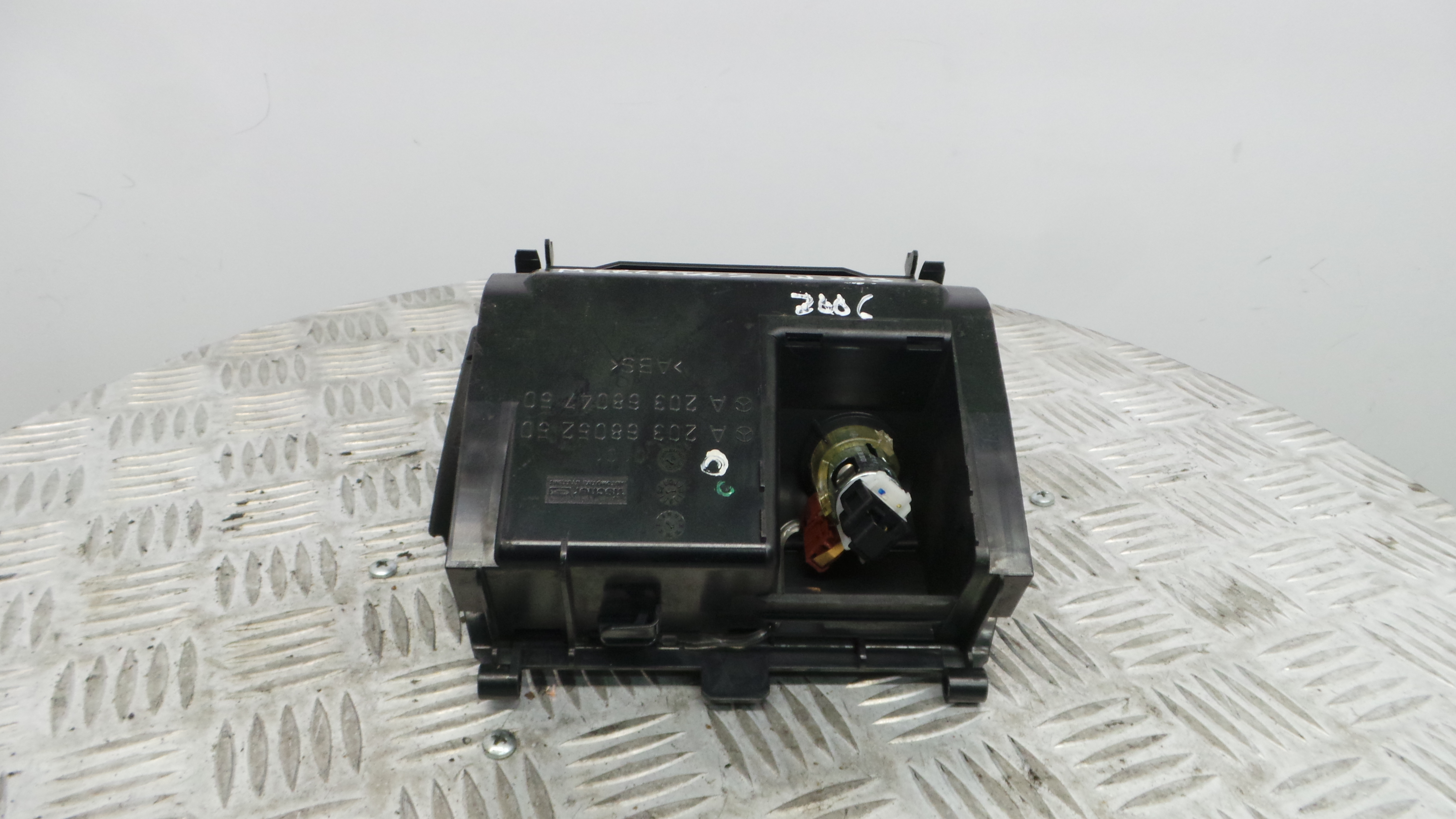 Cinzeiro A2036805250 - MERCEDES-BENZ C-CLASS (W203)-33193419