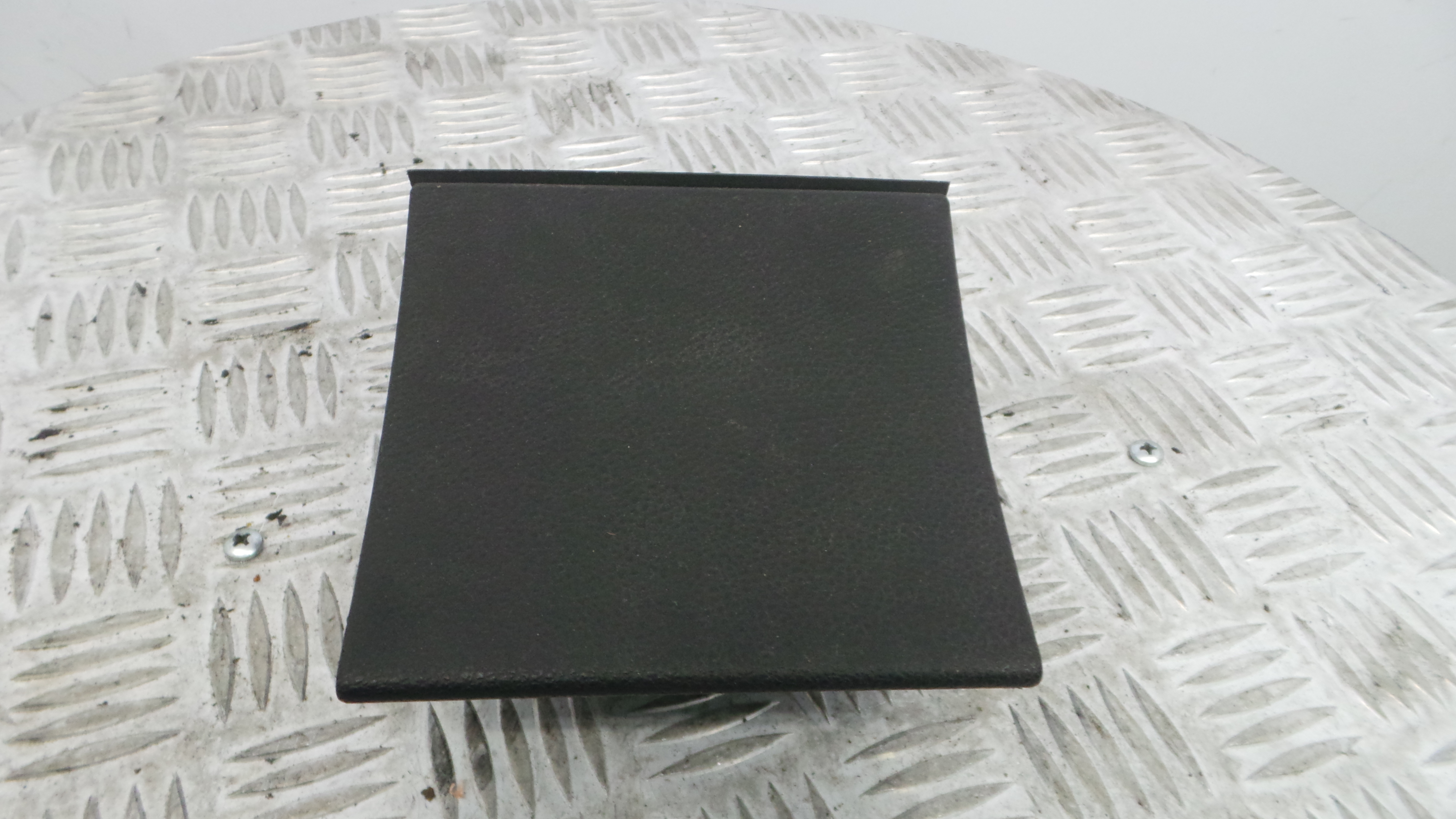 Cinzeiro A2048100130 - MERCEDES-BENZ C-CLASS (W204)-33193425 Cinzeiro A2048100130 - MERCEDES-BENZ C-CLASS (W204)-33193425