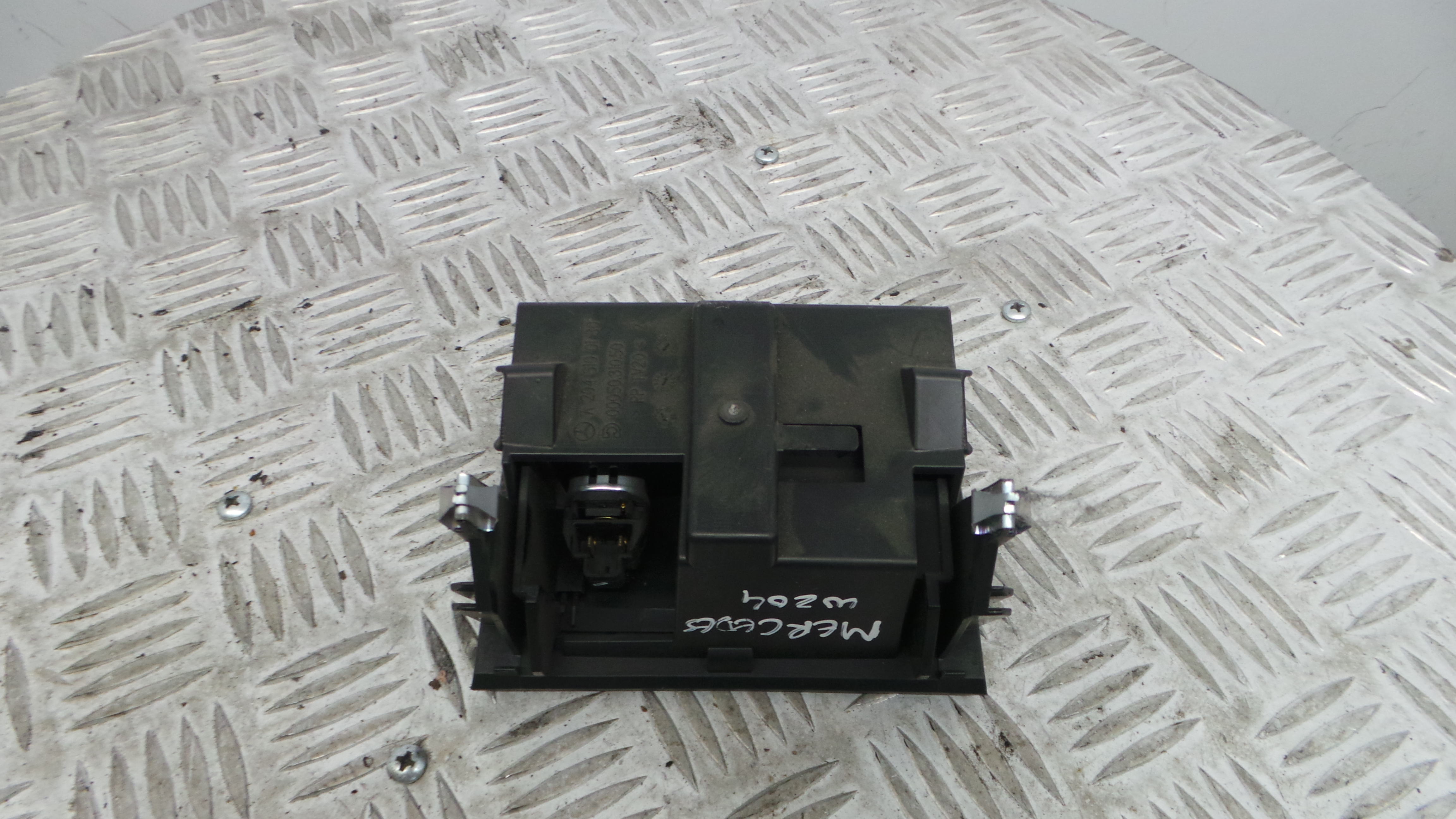 Cinzeiro A2048100130 - MERCEDES-BENZ C-CLASS (W204)-33193425