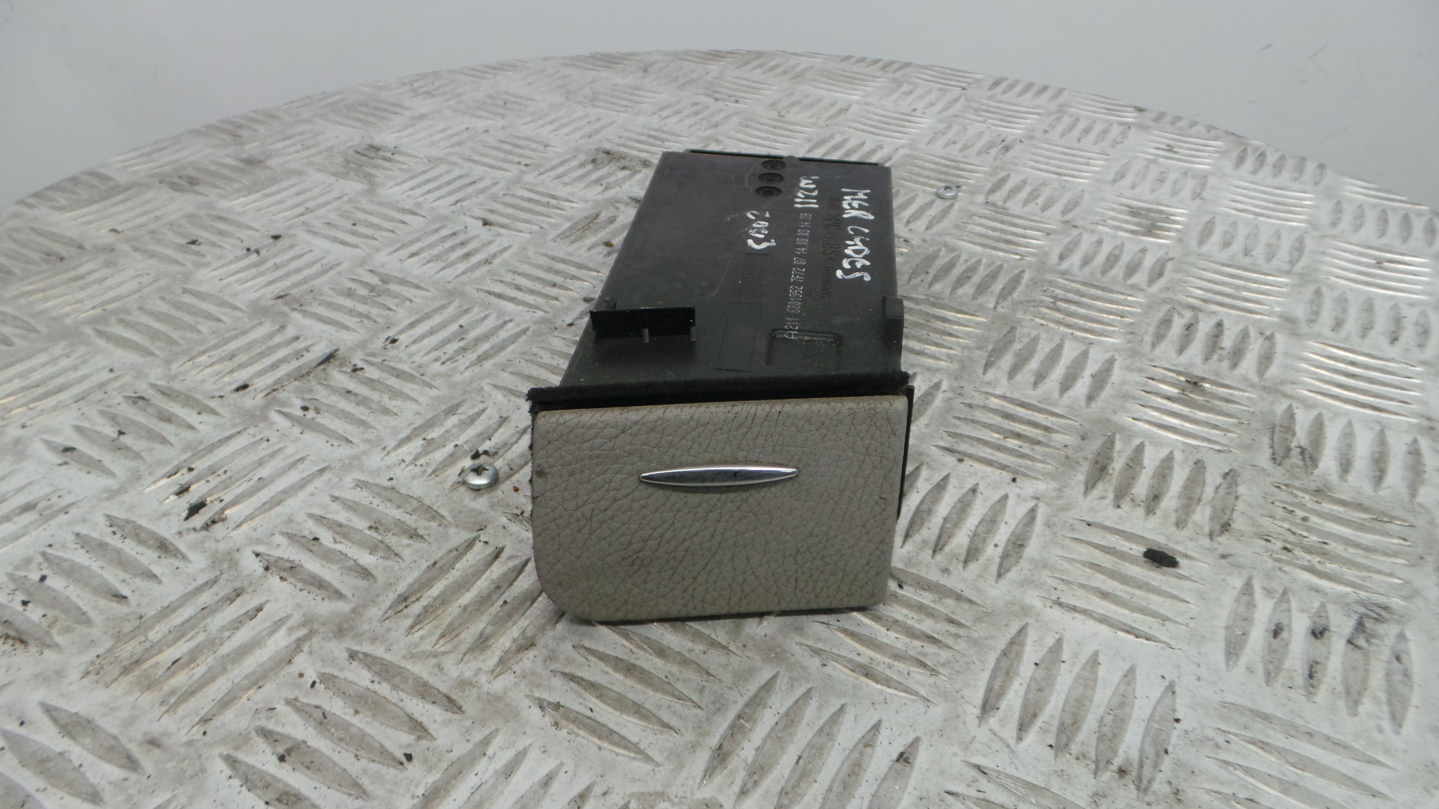 Porta Luvas  A2116801952 - MERCEDES-BENZ E-CLASS (W211)-33193474