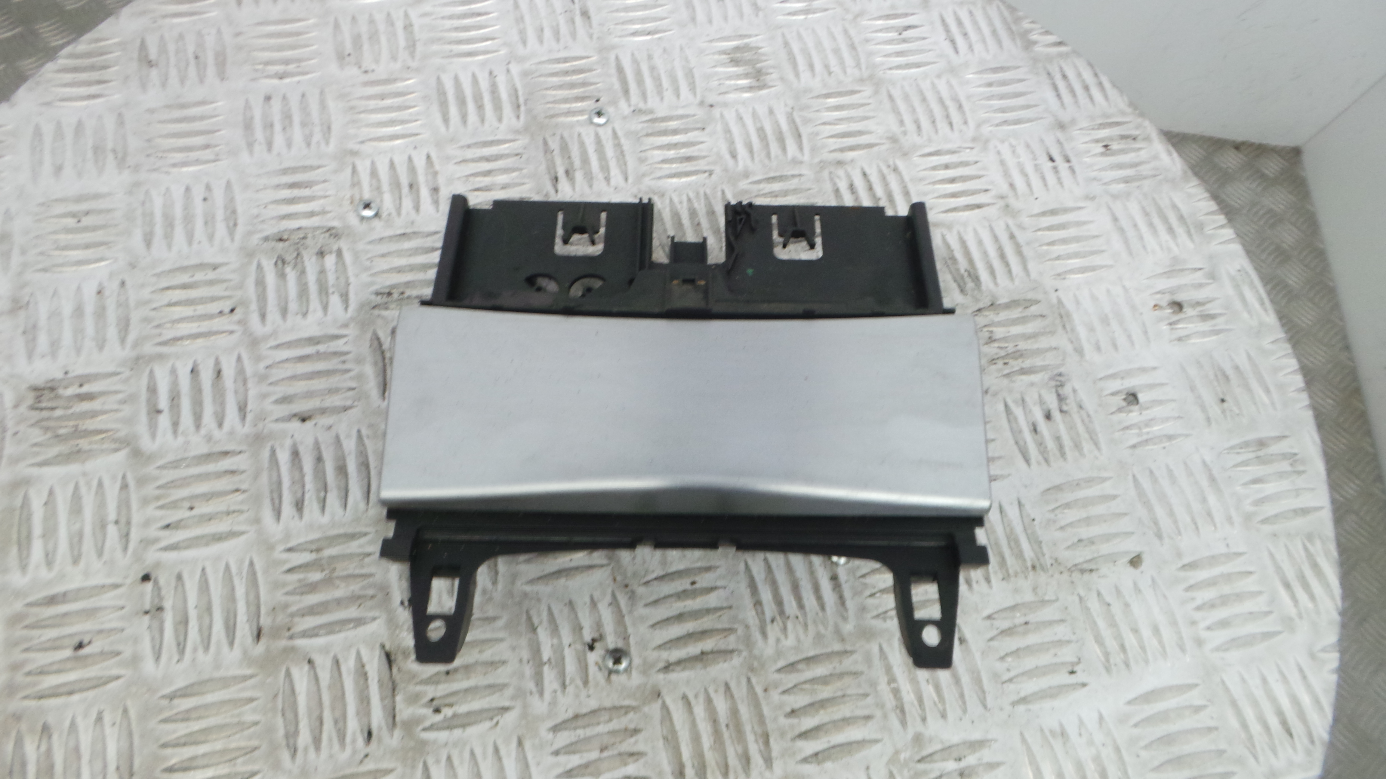 Cinzeiro A2046800179 - MERCEDES-BENZ C-CLASS (W204)-33193482