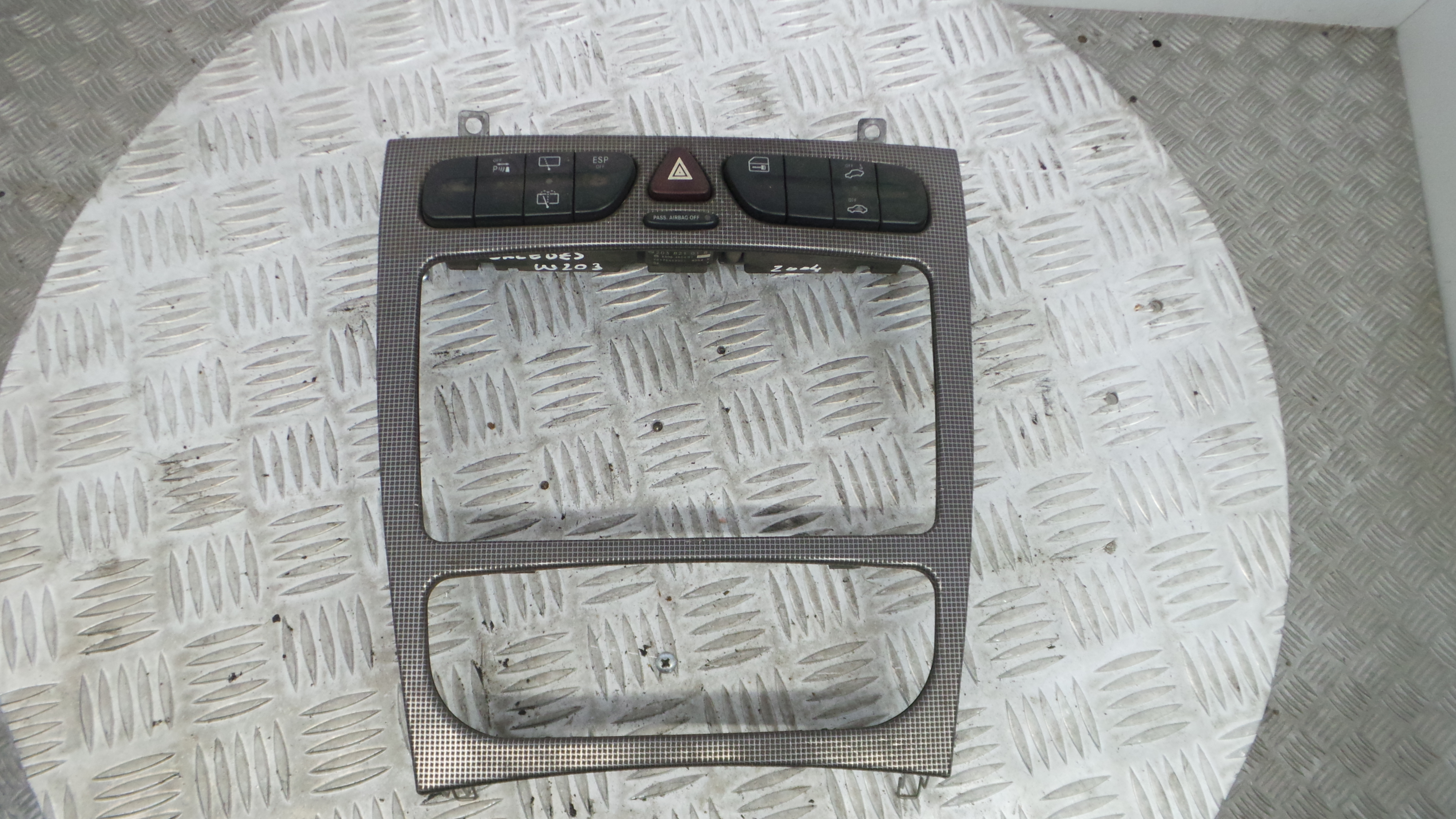 Consola central Tablier A2036809039 - MERCEDES-BENZ C-CLASS (W203)-33193503 Consola central Tablier A2036809039 - MERCEDES-BENZ C-CLASS (W203)-33193503