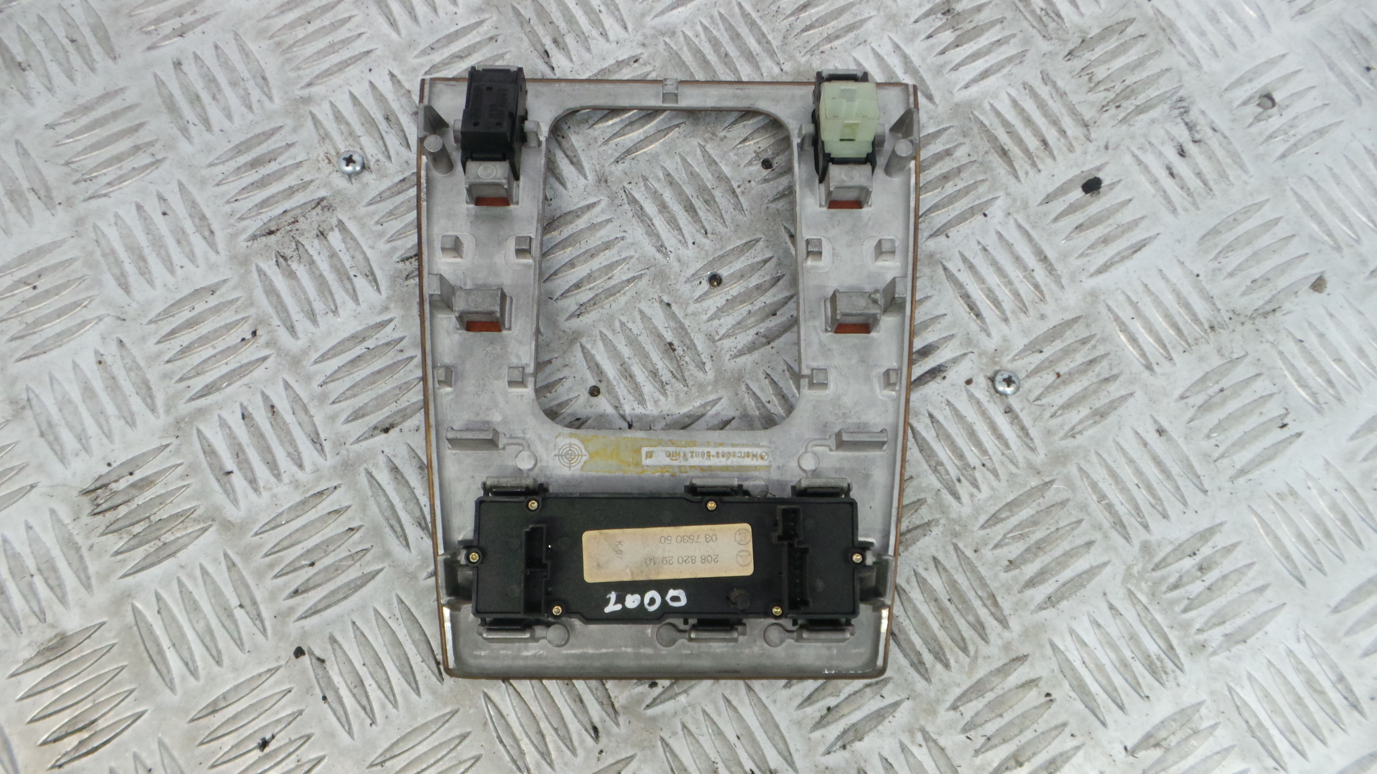 Consola central Tablier 2088202910 - MERCEDES-BENZ CLK (C208)-33193514