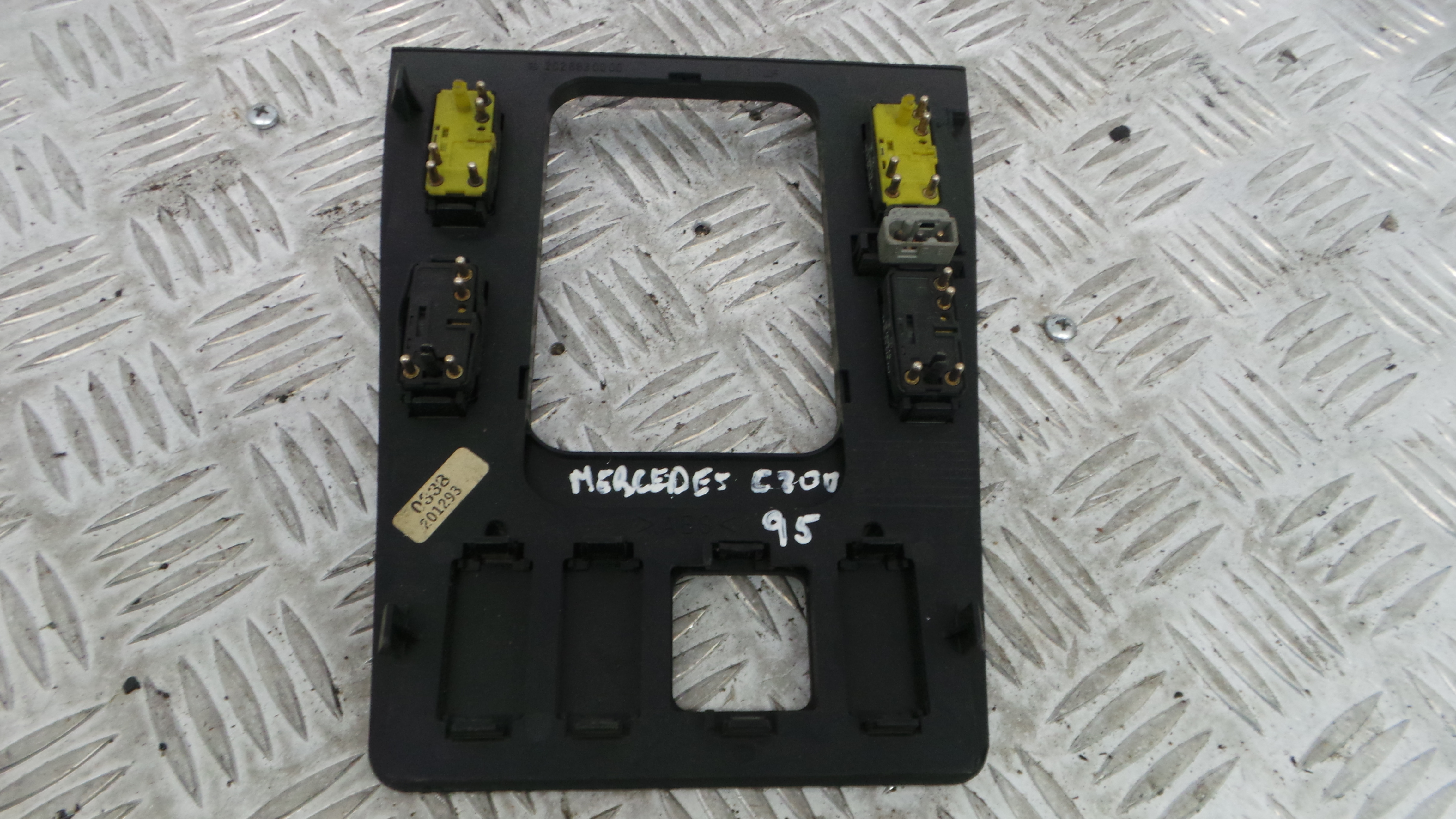 Consola central Tablier 2026830000 - MERCEDES-BENZ C-CLASS (W202)-33193521