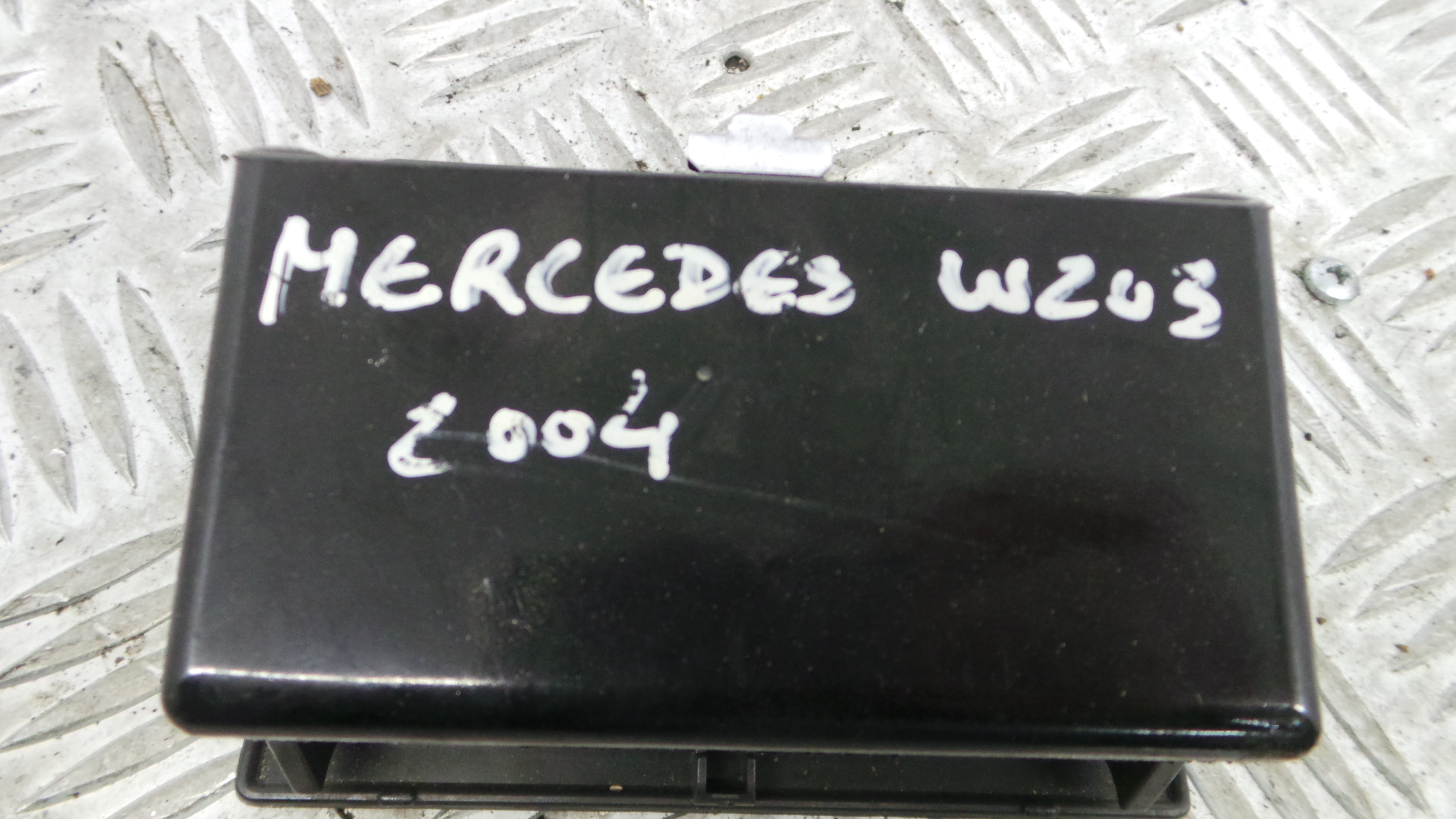 Cinzeiro 2098100130 - MERCEDES-BENZ C-CLASS (W203)-33193524