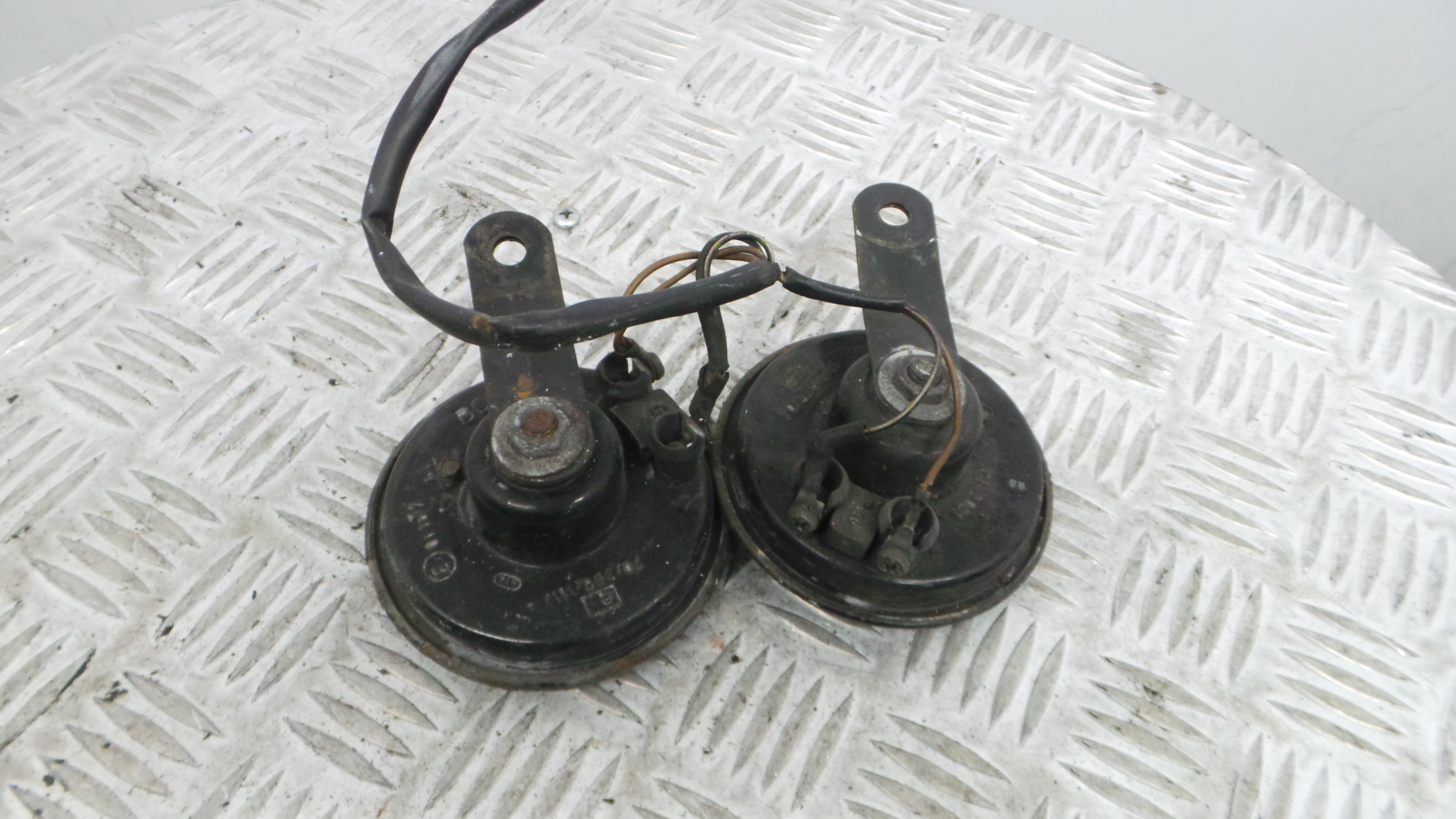 Buzina 70/388111 - MERCEDES-BENZ 190 (W201)-33193802