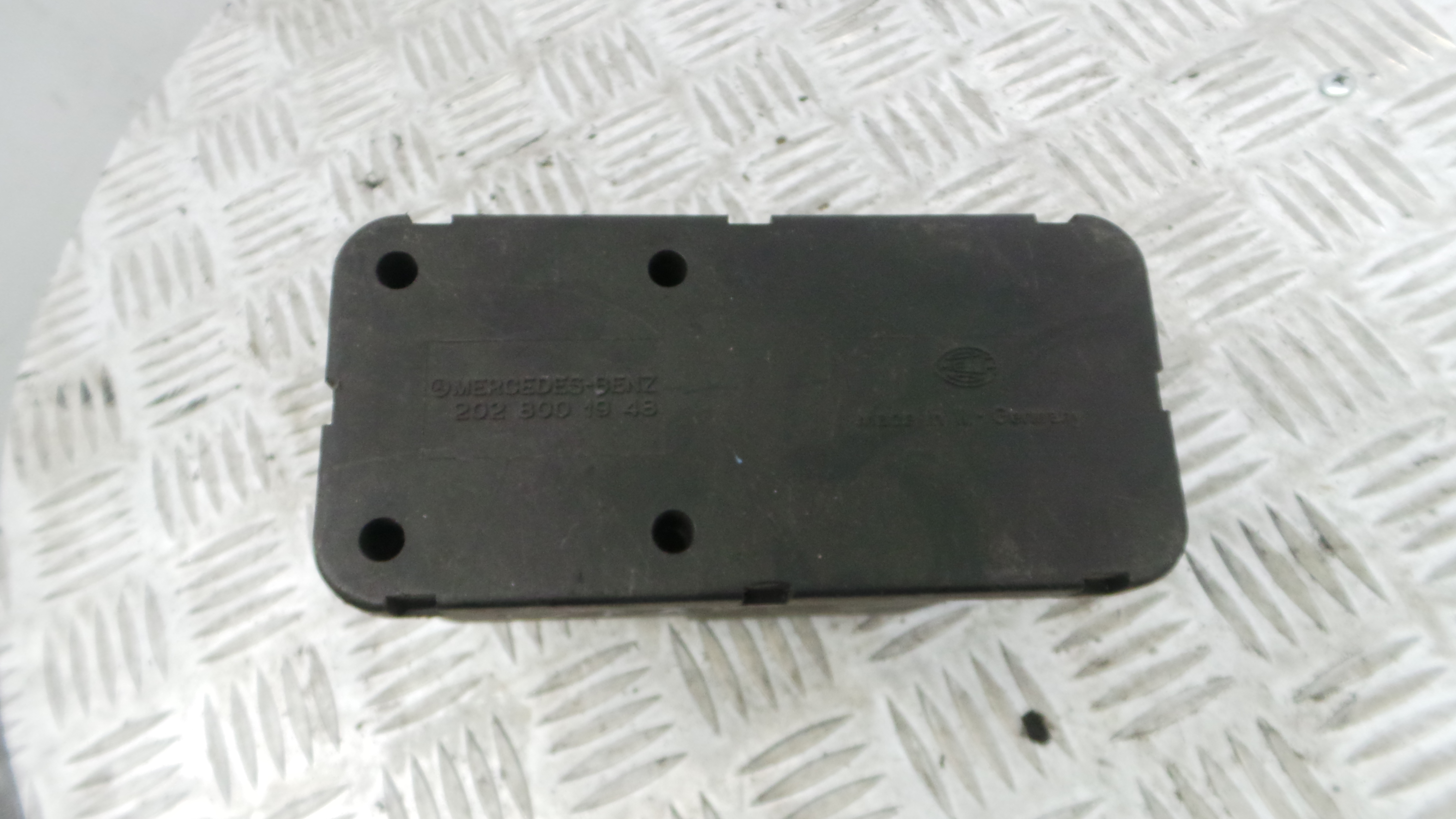 Bomba Fecho Central  2028001948 - MERCEDES-BENZ C-CLASS (W202)-33193829