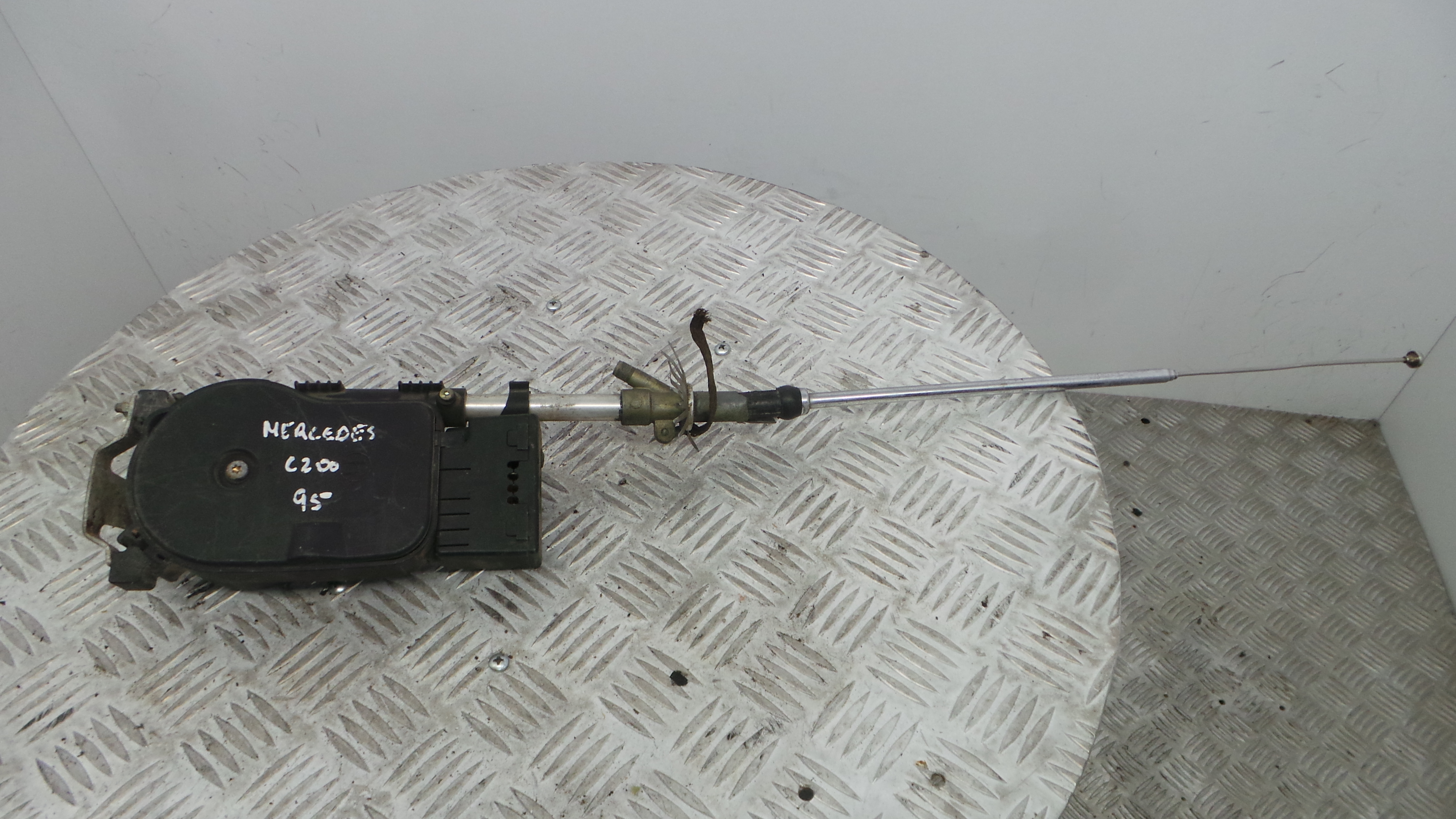 Antena 2028202175 - MERCEDES-BENZ C-CLASS (W202)-33193841