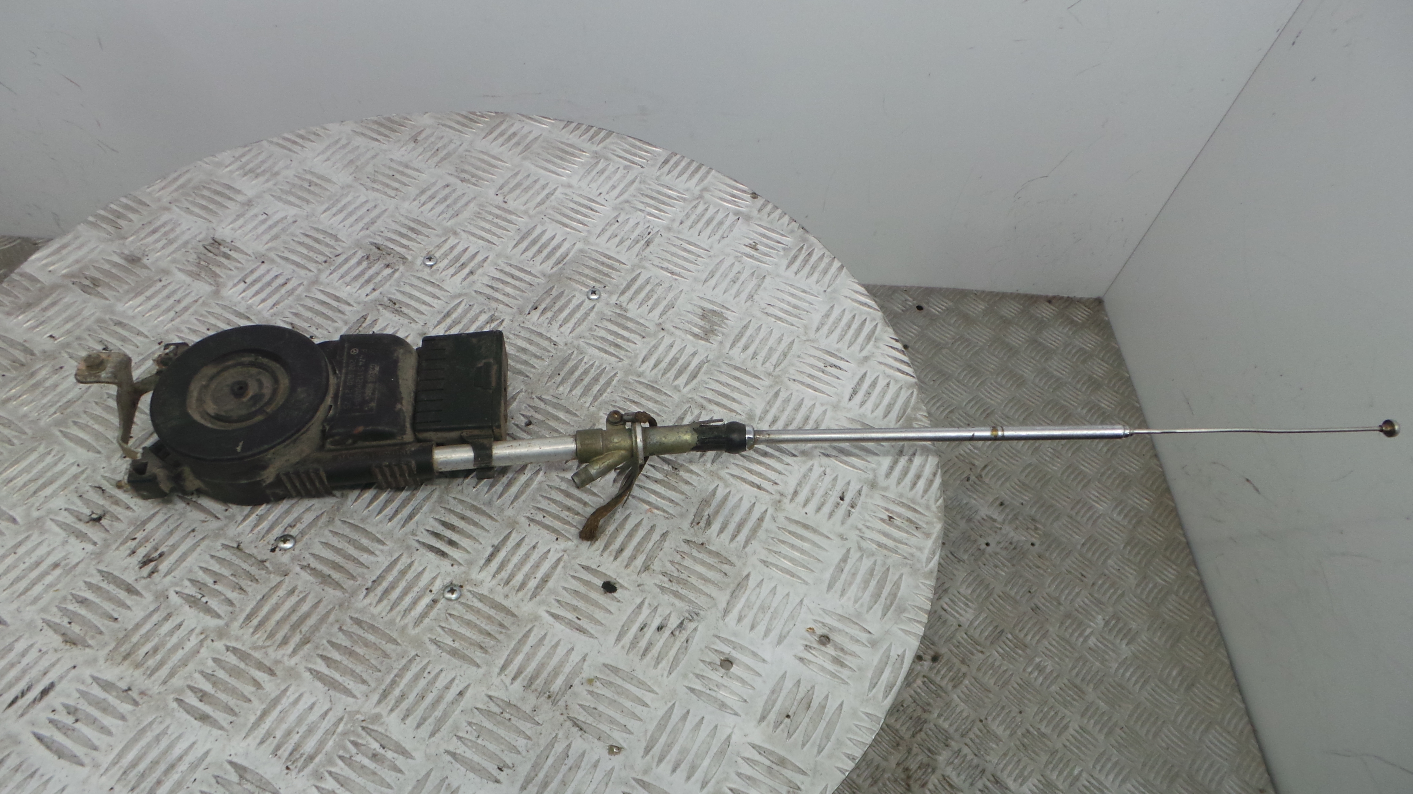 Antena 2028202175 - MERCEDES-BENZ C-CLASS (W202)-33193841