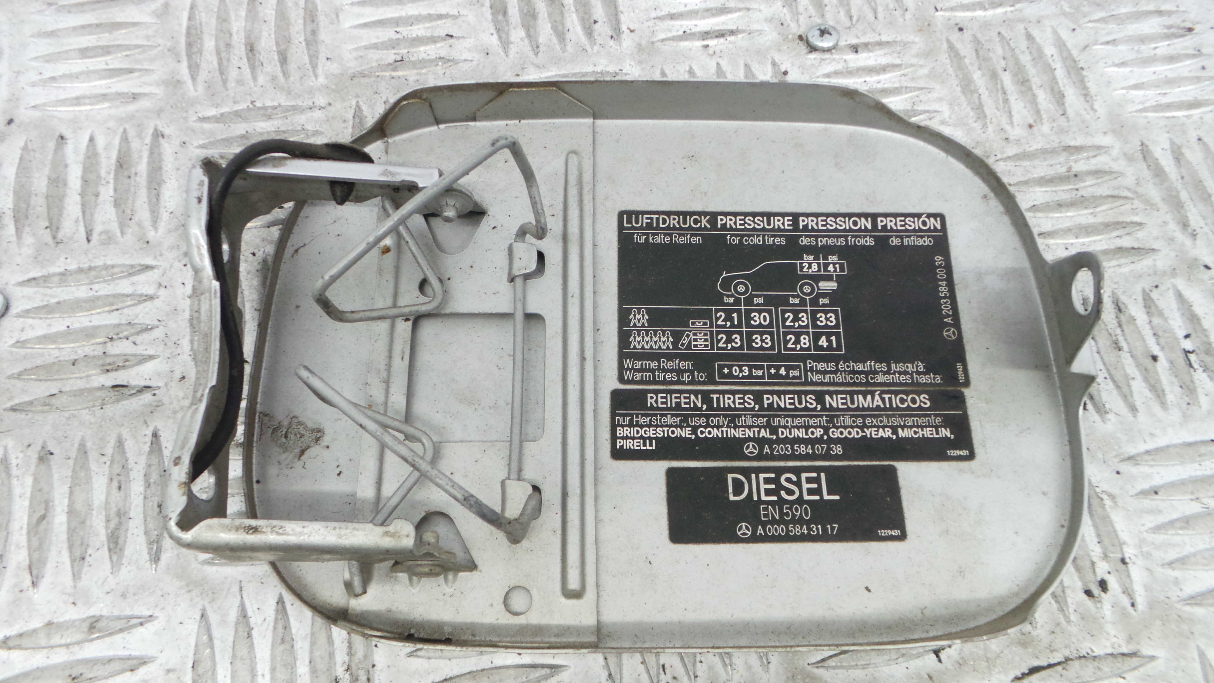 Tampão de Combustivel  A2037500206 - MERCEDES-BENZ C-CLASS (W203)-33193886