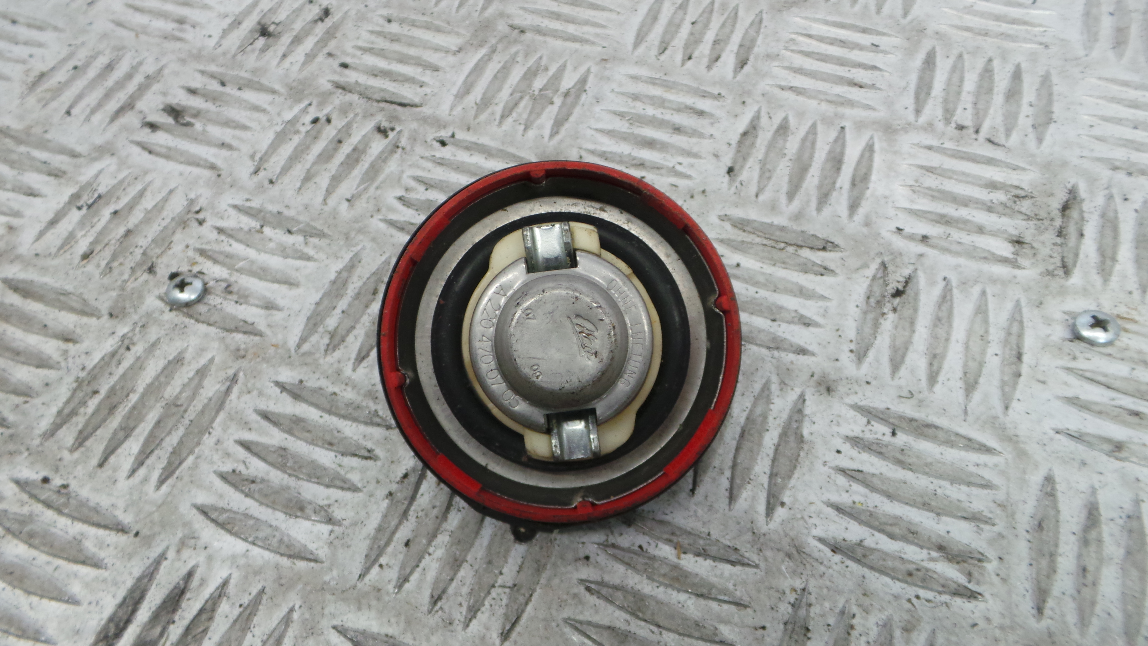 Tampão de Combustivel  A220470705 - MERCEDES-BENZ C-CLASS (W203)-33193941