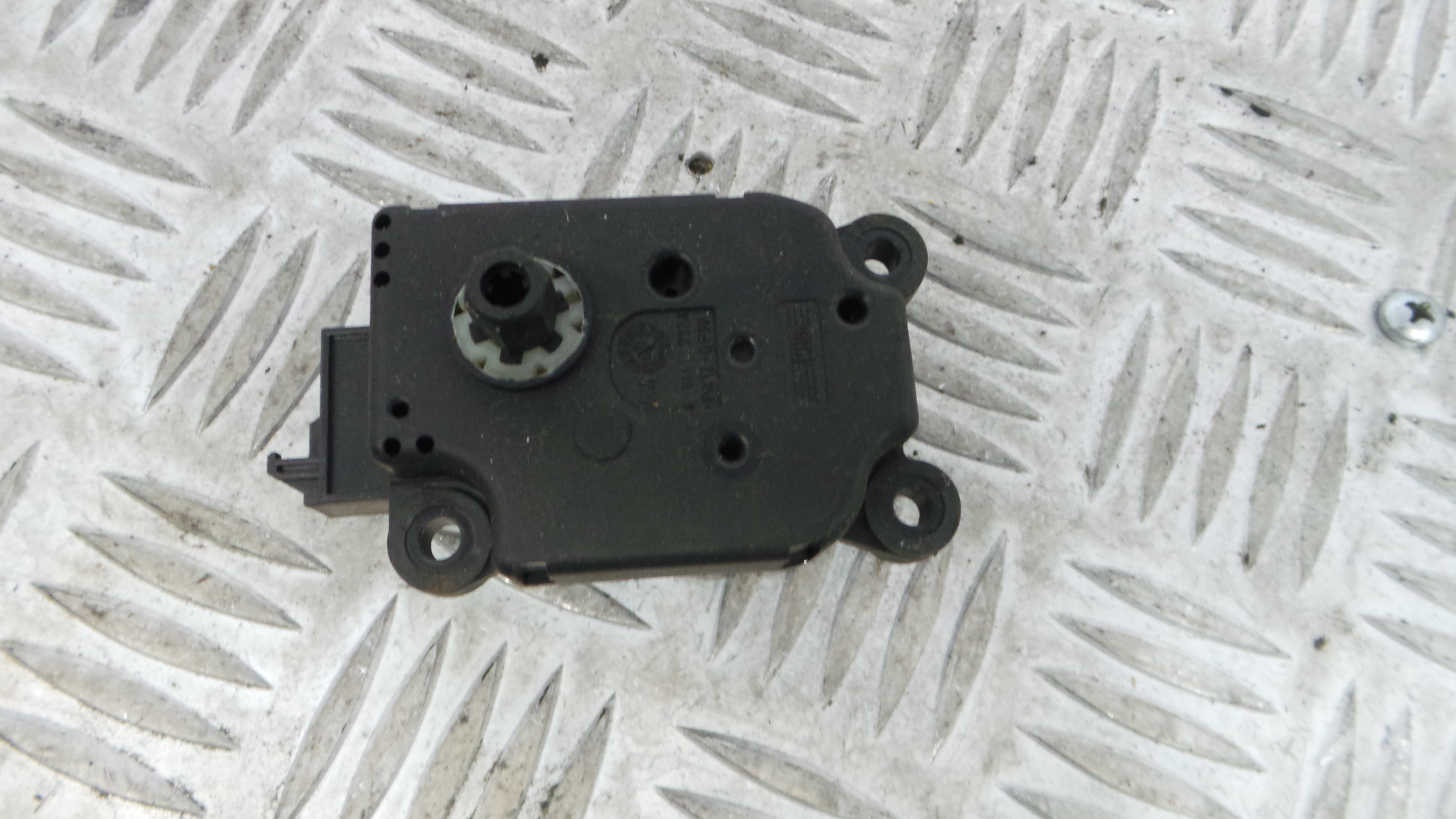 Atuador do Circuito de Ar  A2038201642 - MERCEDES-BENZ C-CLASS (W203)-33194595