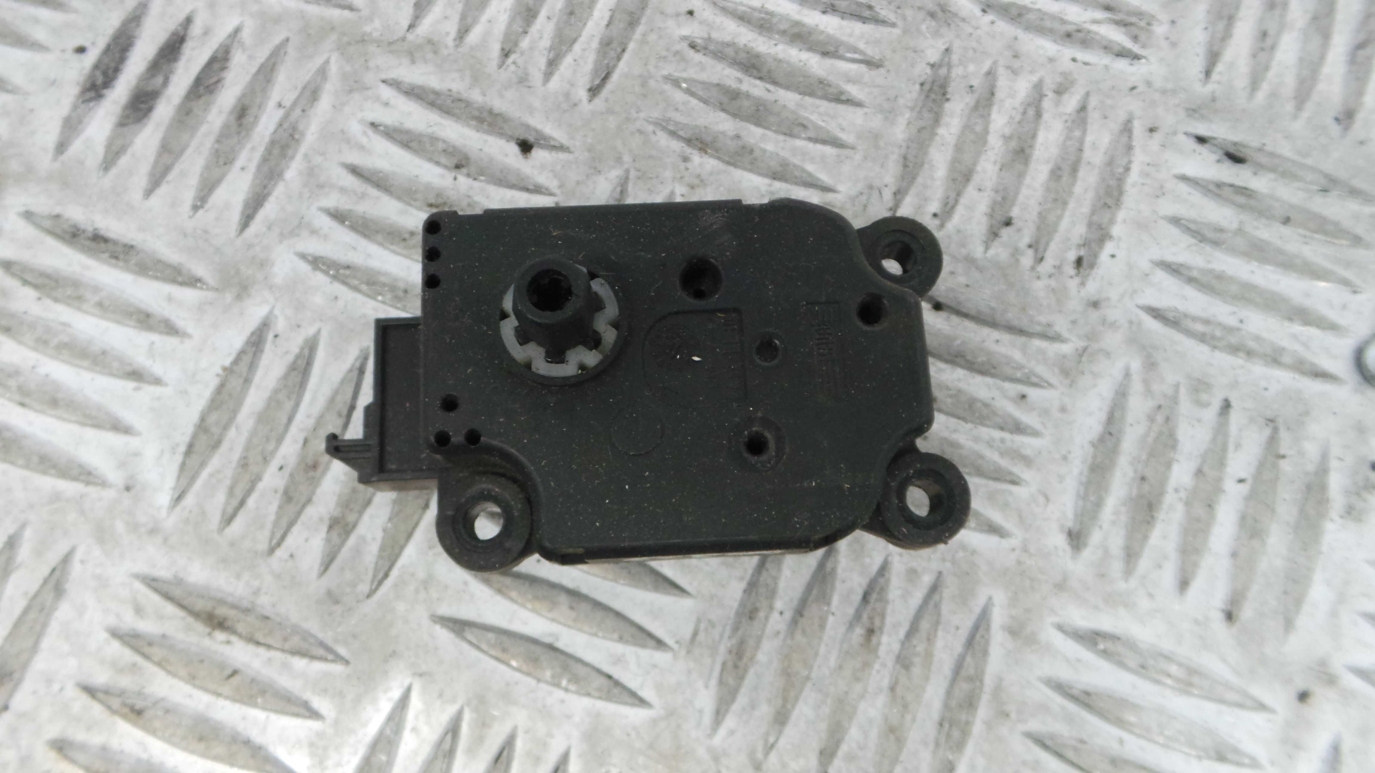 Atuador do Circuito de Ar  A2038201642 - MERCEDES-BENZ C-CLASS (W203)-33194598