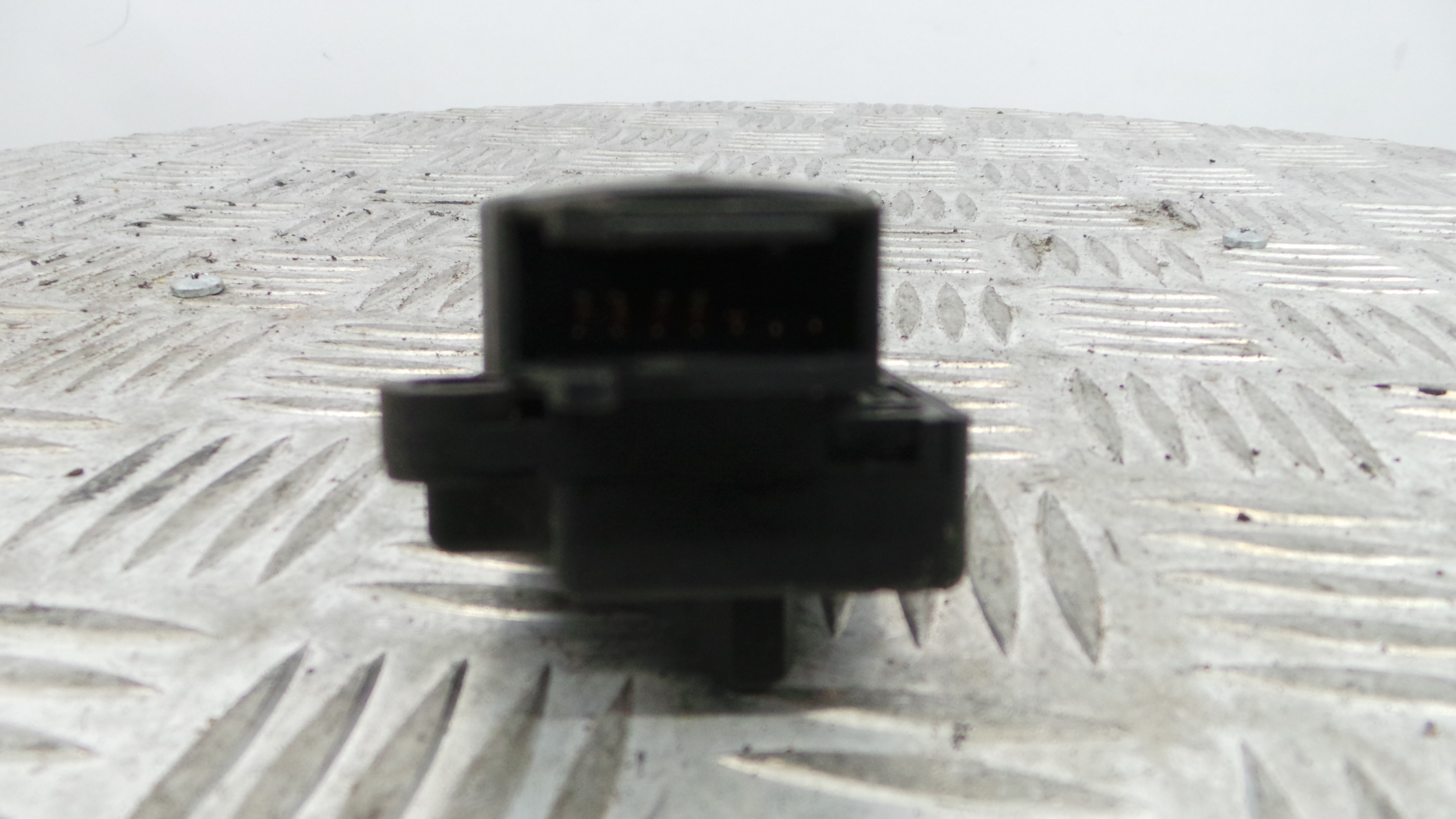 Atuador do Circuito de Ar  A2038201642 - MERCEDES-BENZ C-CLASS (W203)-33194601