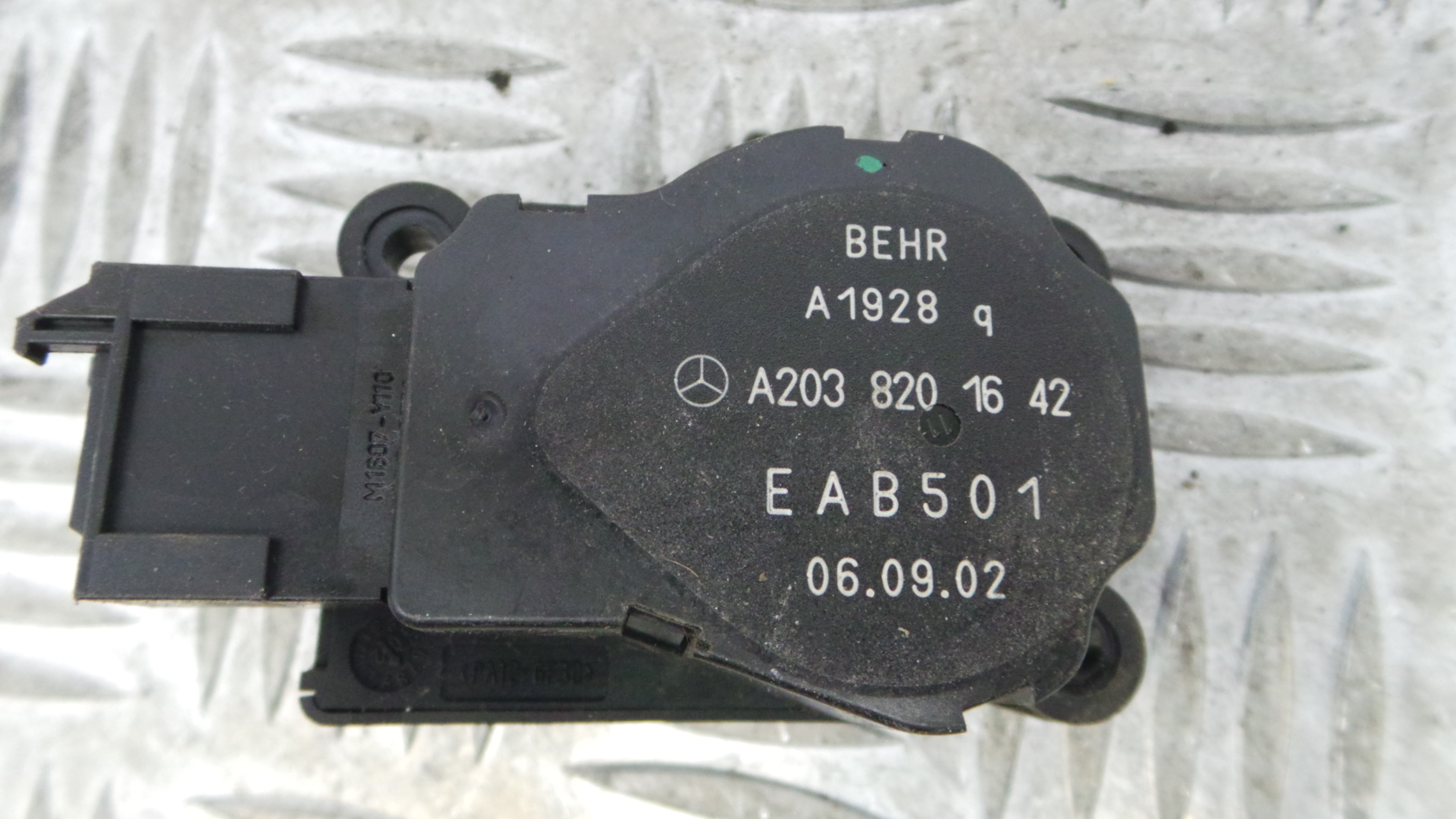 Atuador do Circuito de Ar  A2038201642 - MERCEDES-BENZ C-CLASS (W203)-33194601