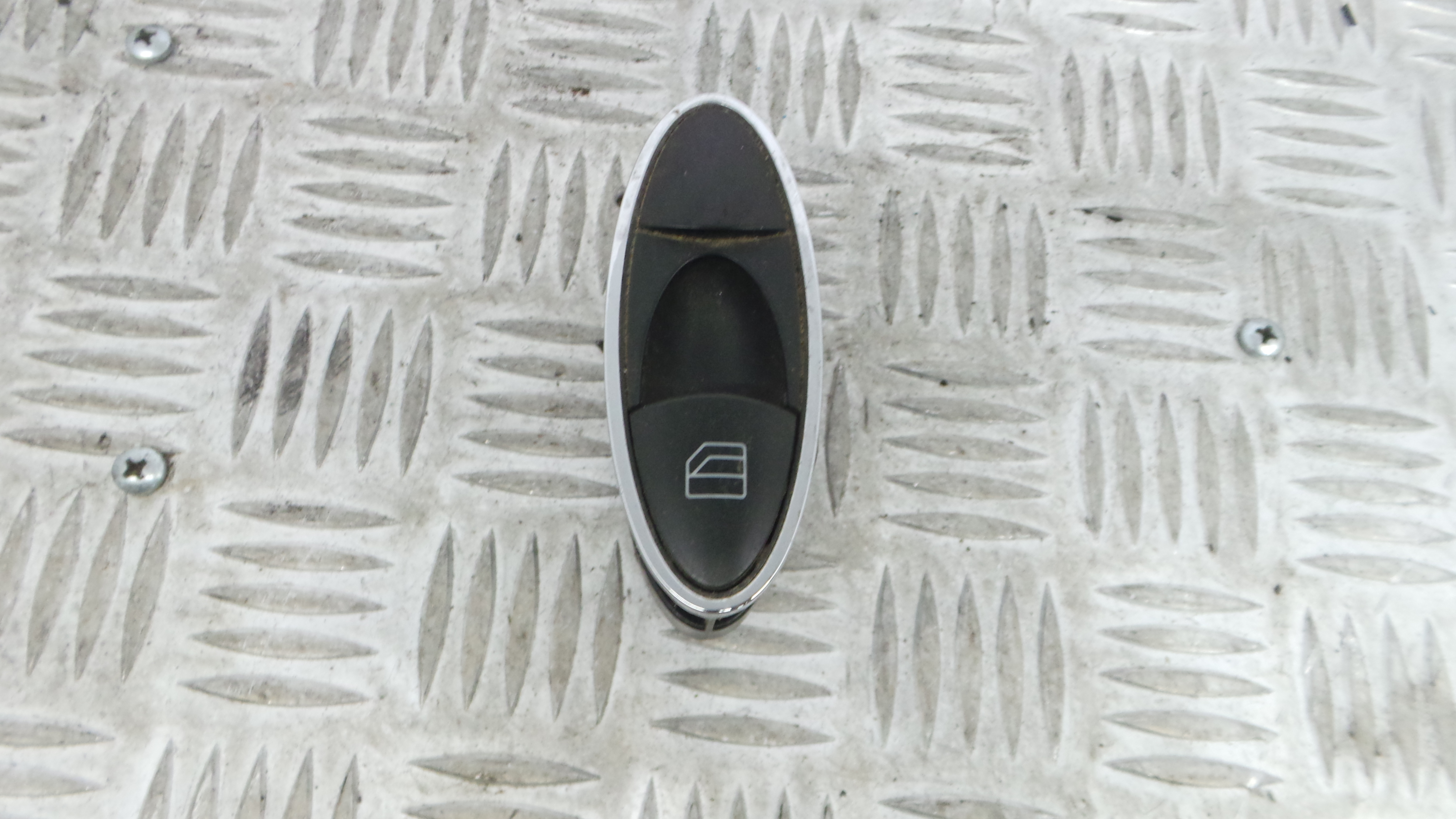 Interruptor / Comando Elevador Vidro Frente Dto A2118211351 - MERCEDES-BENZ E-CLASS (W211)-33194710 Interruptor / Comando Elevador Vidro Frente Dto A2118211351 - MERCEDES-BENZ E-CLASS (W211)-33194710