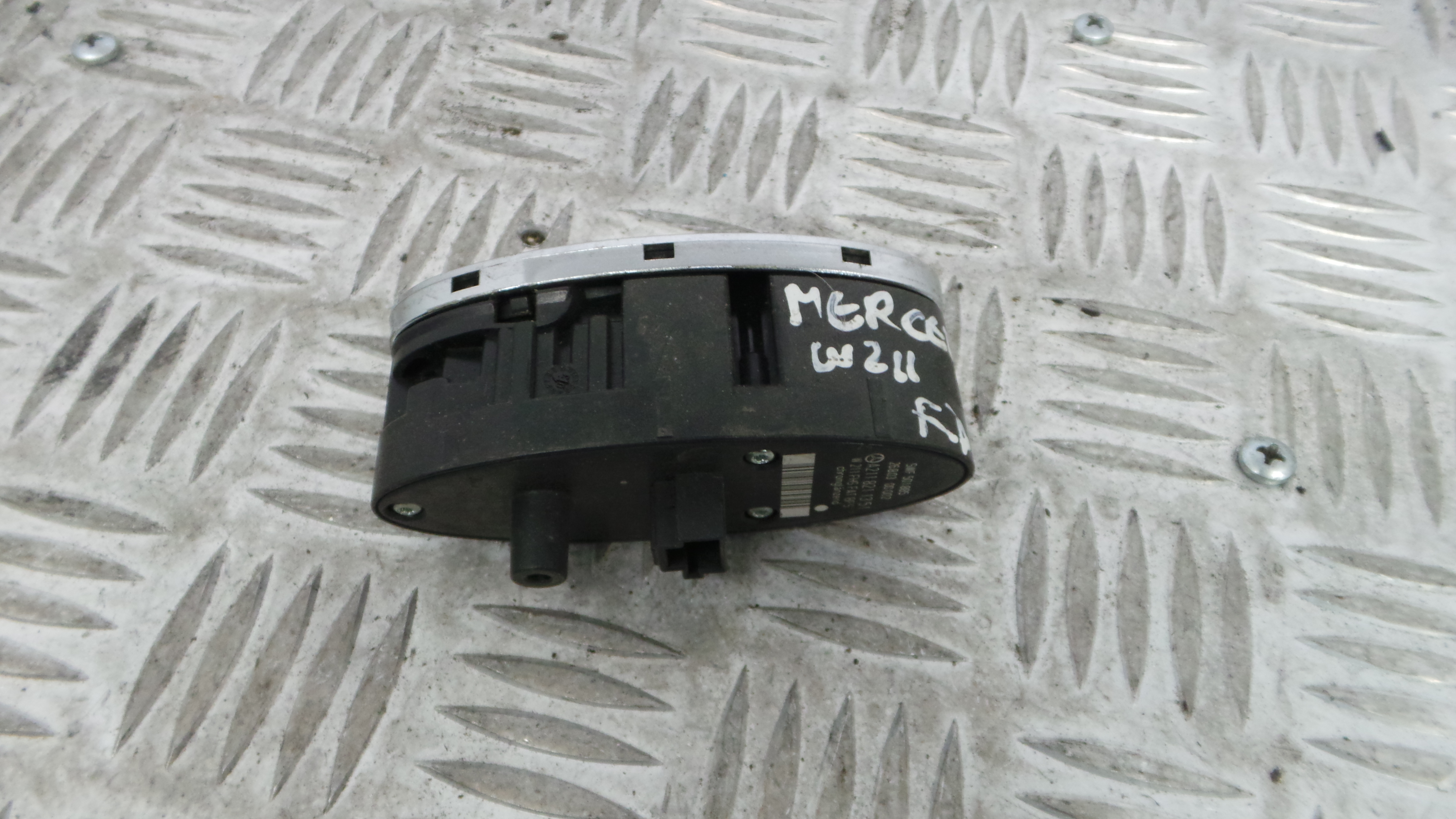 Interruptor / Comando Elevador Vidro Frente Dto  A2118211351 - MERCEDES-BENZ E-CLASS (W211)-33194710