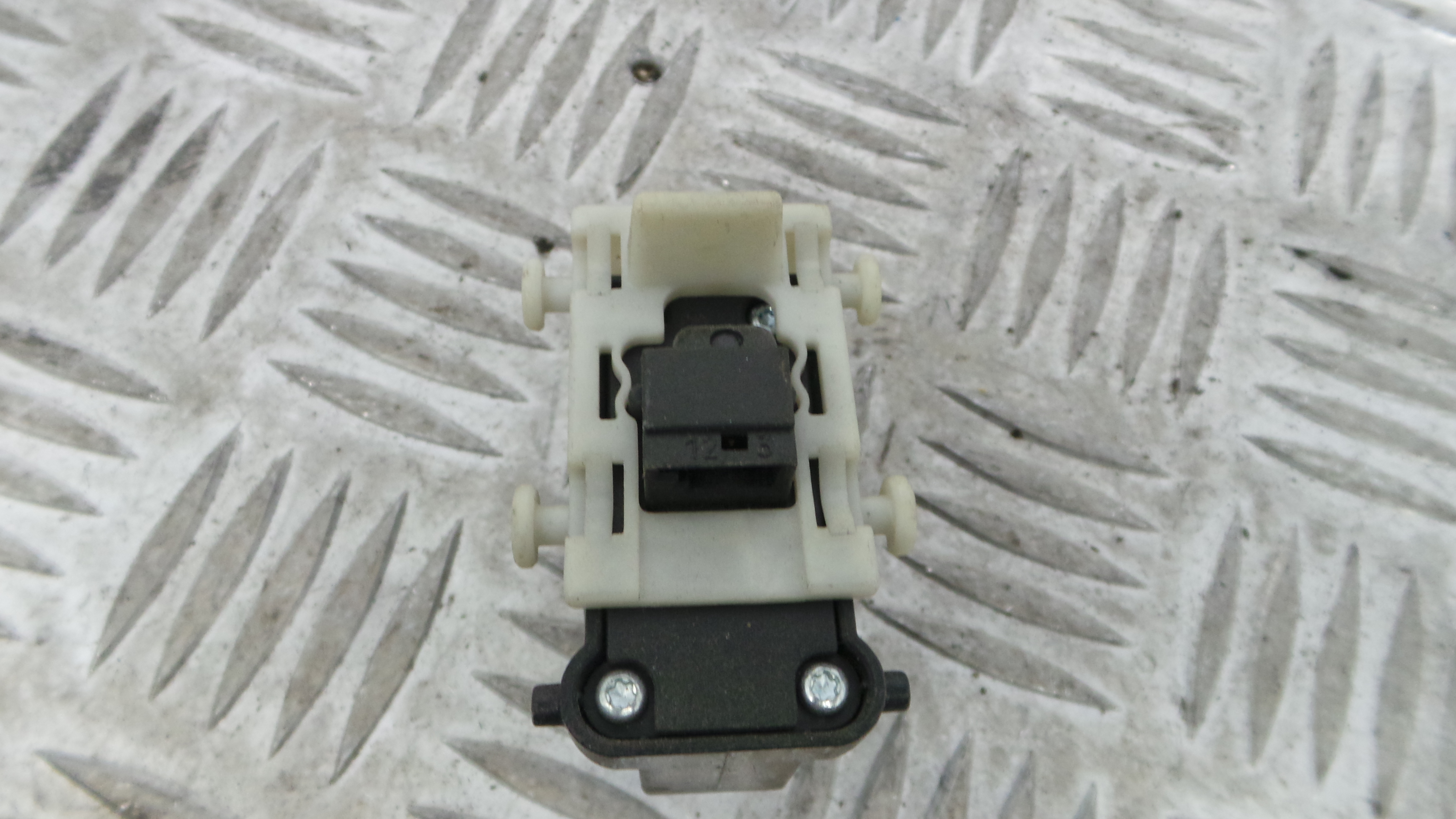 Interruptor / Comando Elevador Vidro Frente Dto  A2038200210 - MERCEDES-BENZ C-CLASS (W203)-33194713