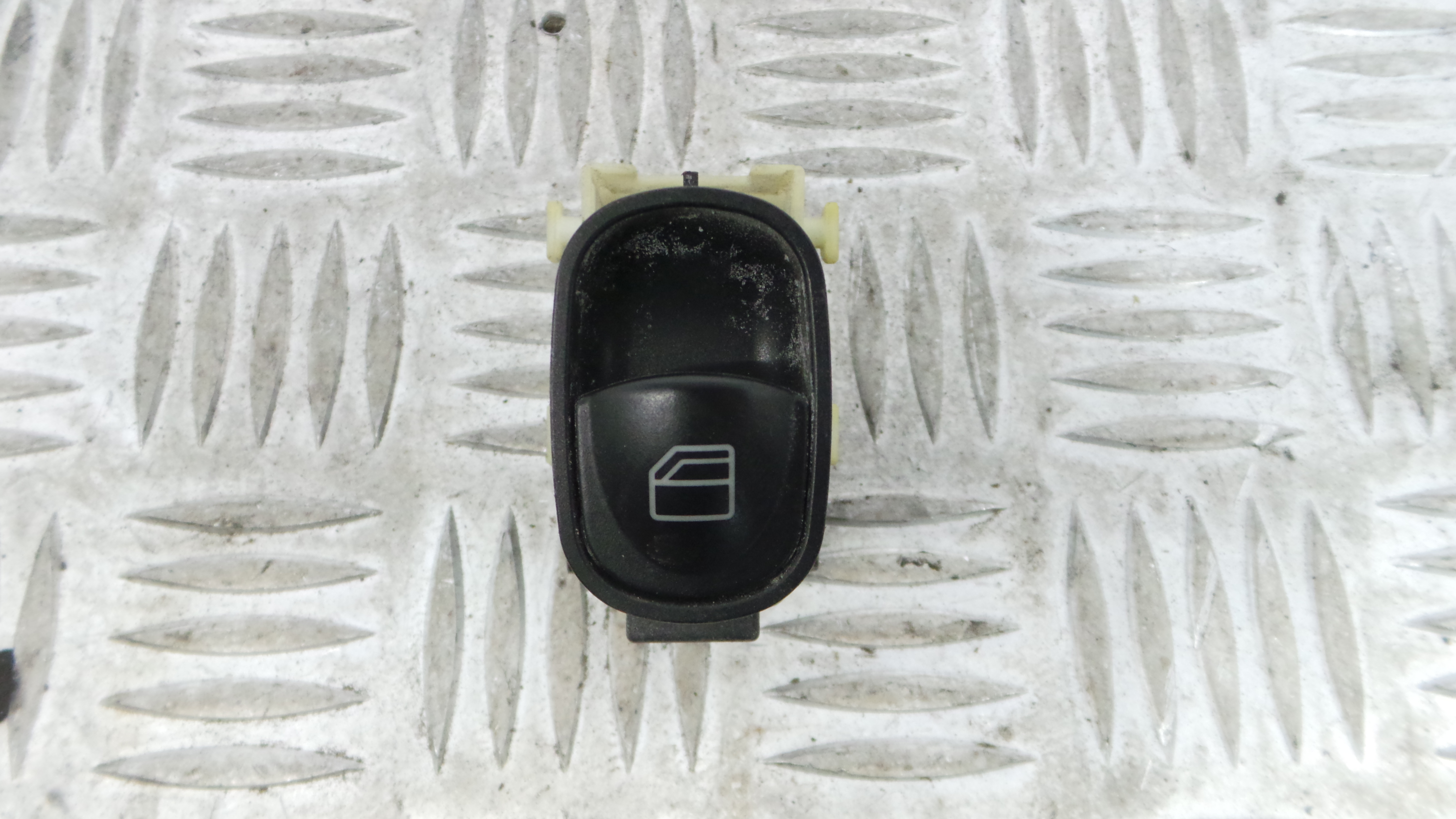 Interruptor / Comando Elevador Vidro Trás Dto A2038200210 - MERCEDES-BENZ C-CLASS (W203)-33194716