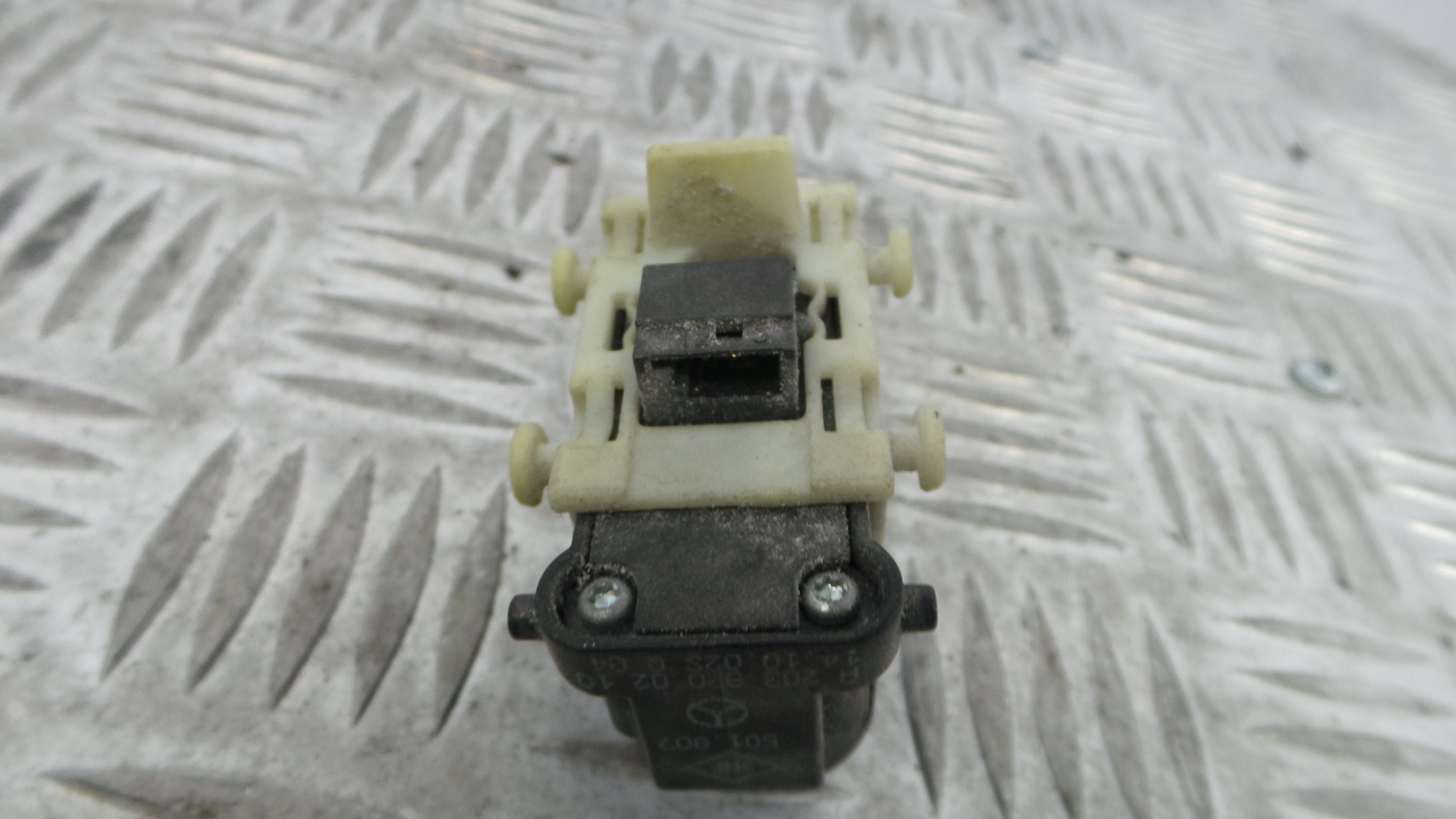 Interruptor / Comando Elevador Vidro Trás Dto A2038200210 - MERCEDES-BENZ C-CLASS (W203)-33194716