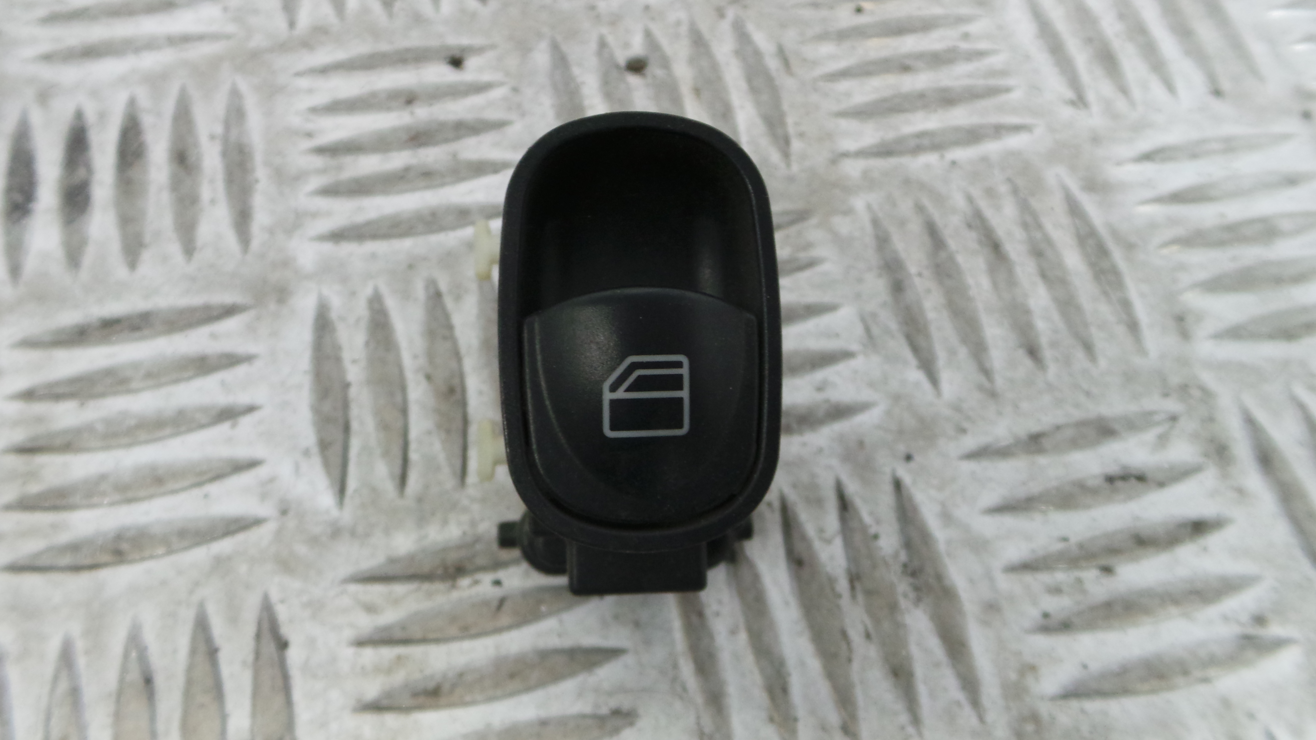 Interruptor / Comando Elevador Vidro Frente Dto A2038200210 - MERCEDES-BENZ C-CLASS (W203)-33194719 Interruptor / Comando Elevador Vidro Frente Dto A2038200210 - MERCEDES-BENZ C-CLASS (W203)-33194719