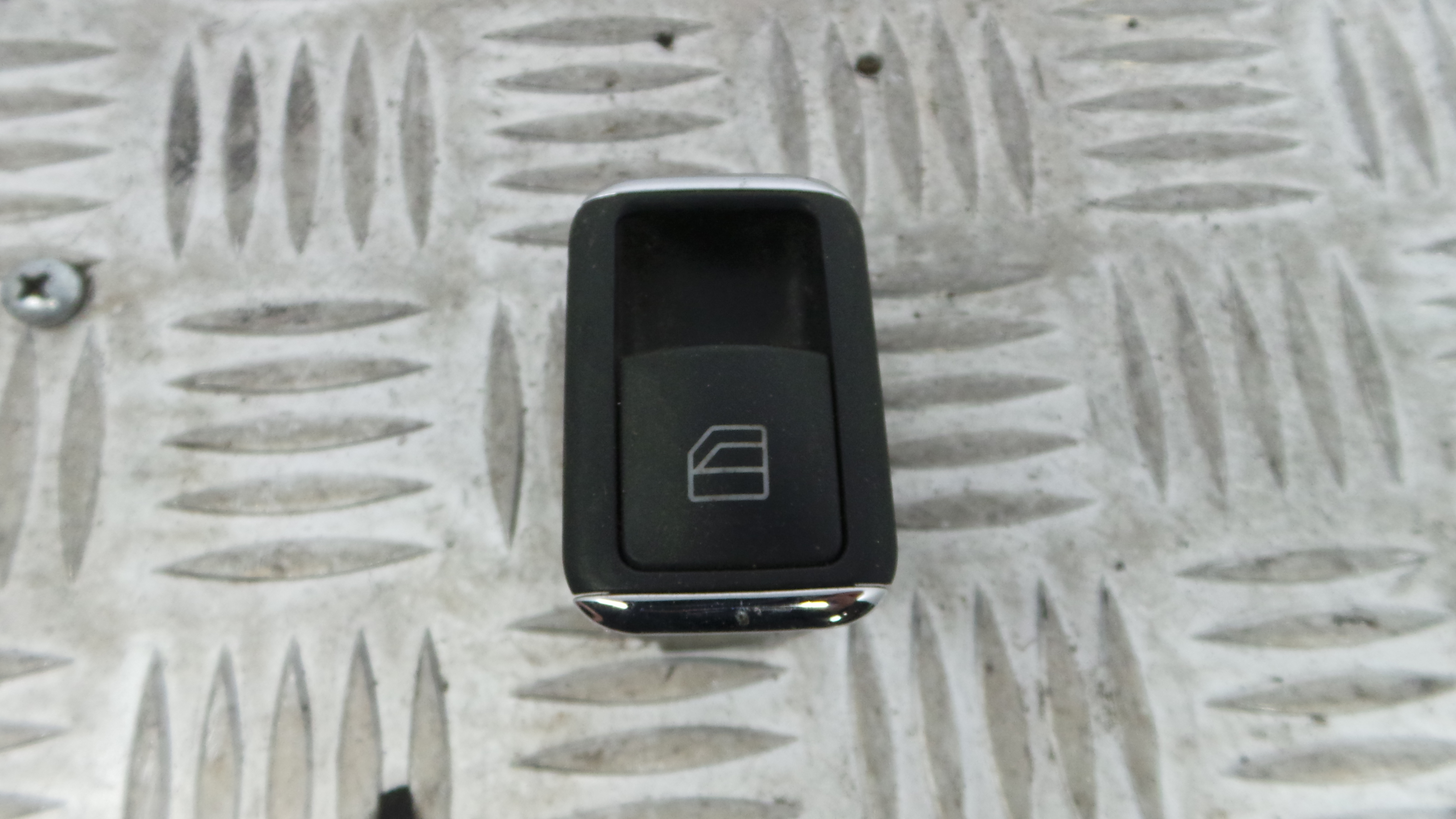 Interruptor / Comando Elevador Vidro Trás Esq A2048707358 - MERCEDES-BENZ C-CLASS (W204)-33194722