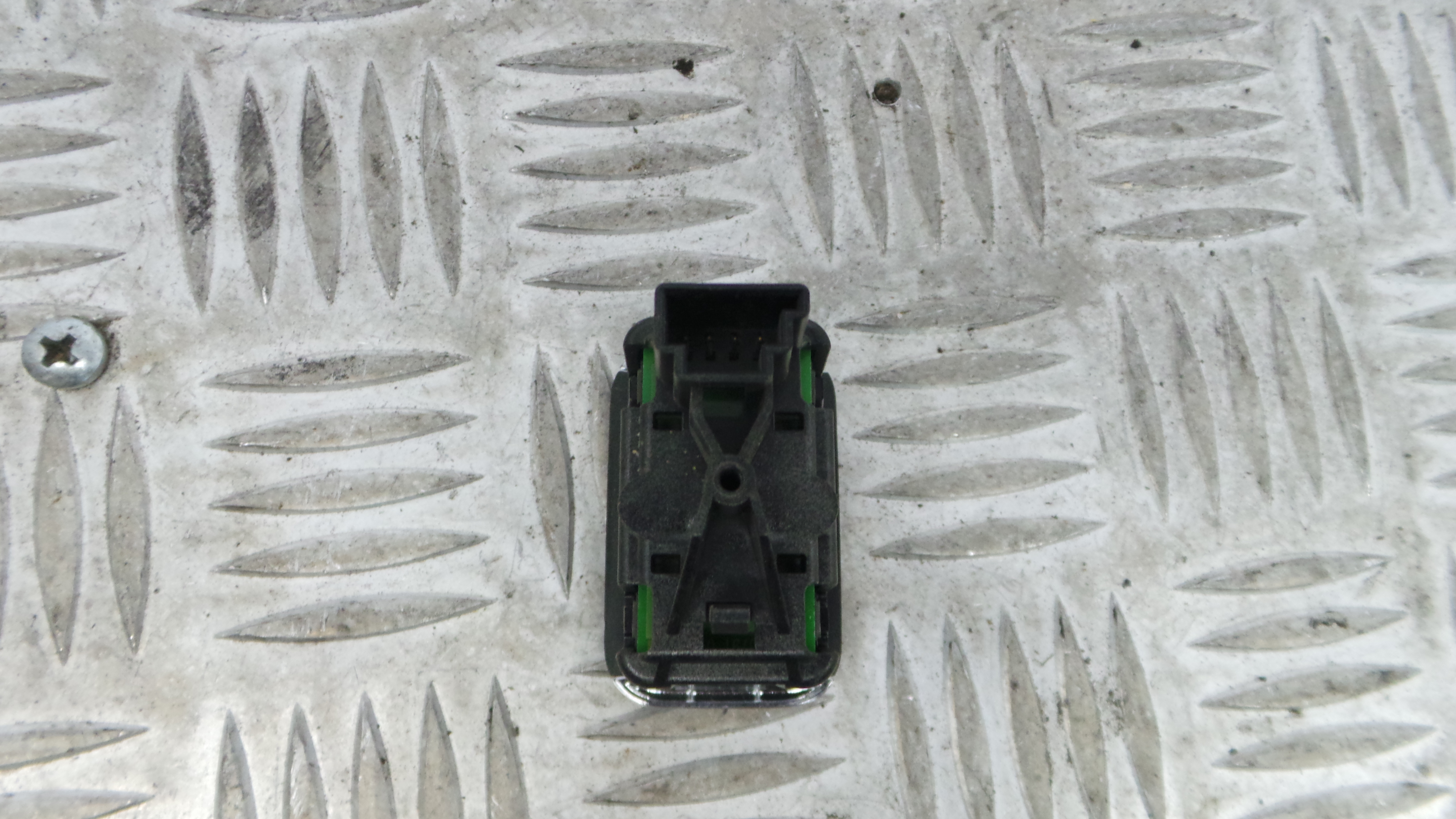 Interruptor / Comando Elevador Vidro Trás Esq A2048707358 - MERCEDES-BENZ C-CLASS (W204)-33194722