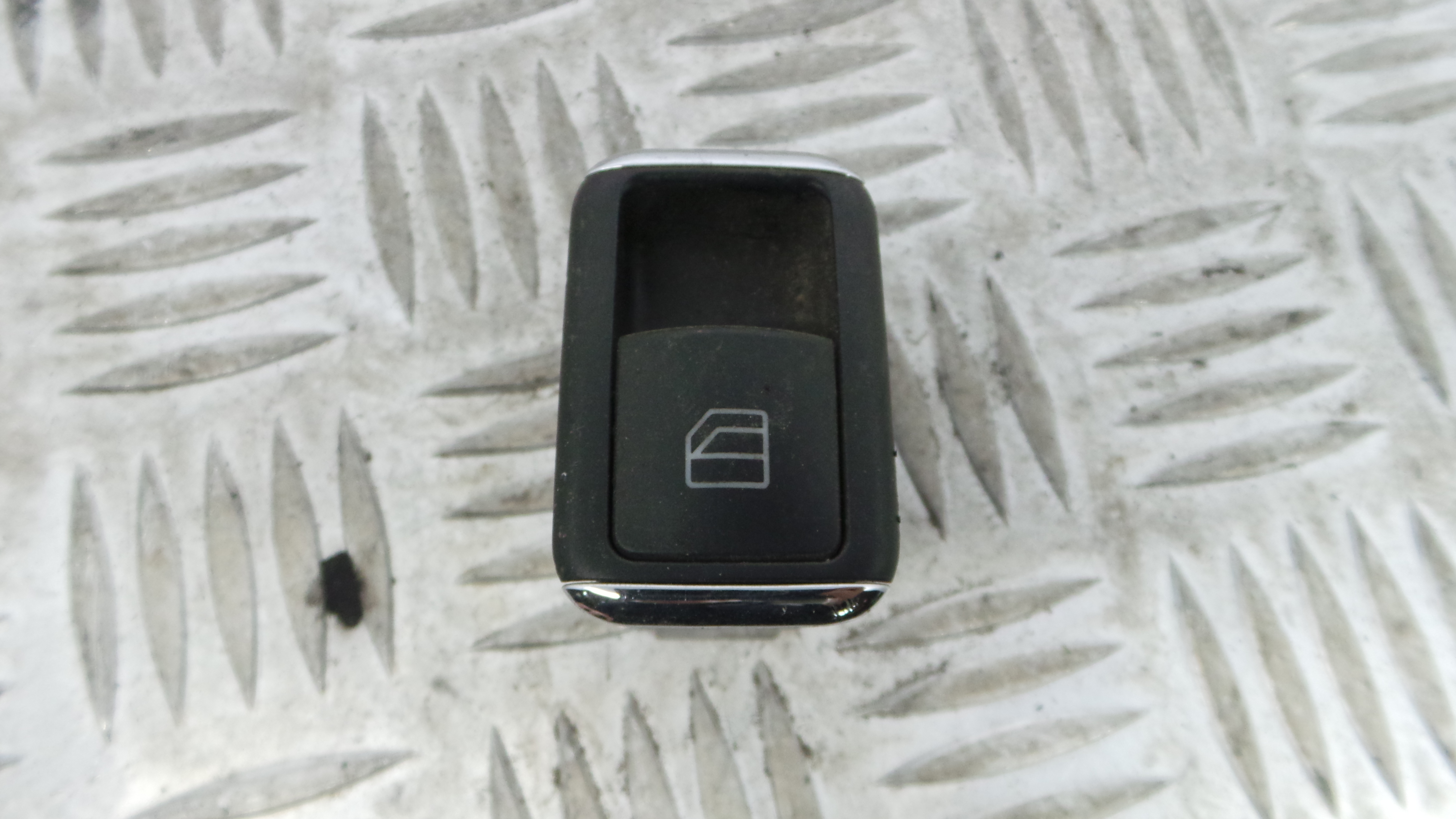 Interruptor / Comando Elevador Vidro Trás Esq A2048707358 - MERCEDES-BENZ C-CLASS (W204)-33194725