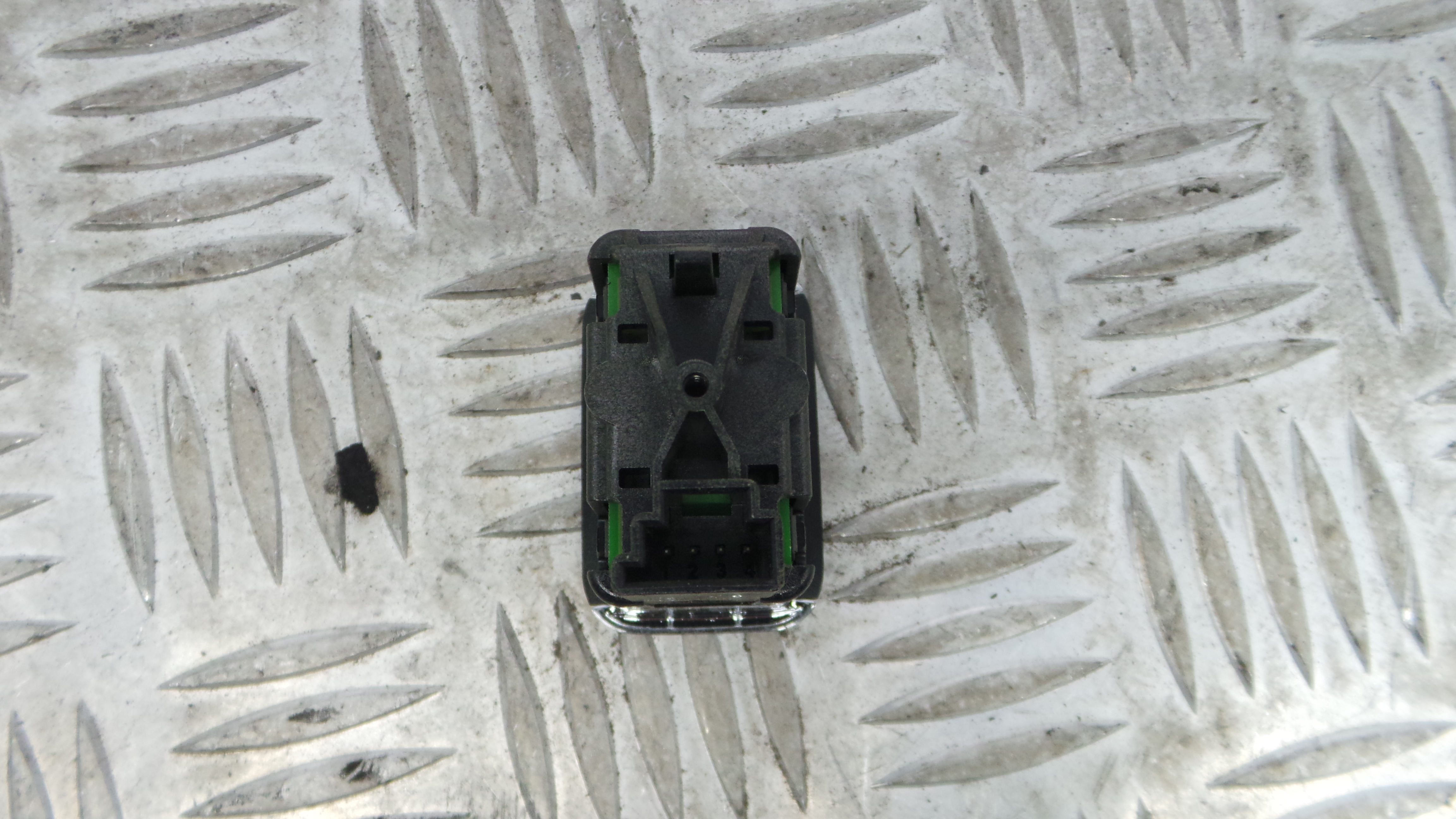 Interruptor / Comando Elevador Vidro Trás Esq A2048707358 - MERCEDES-BENZ C-CLASS (W204)-33194725