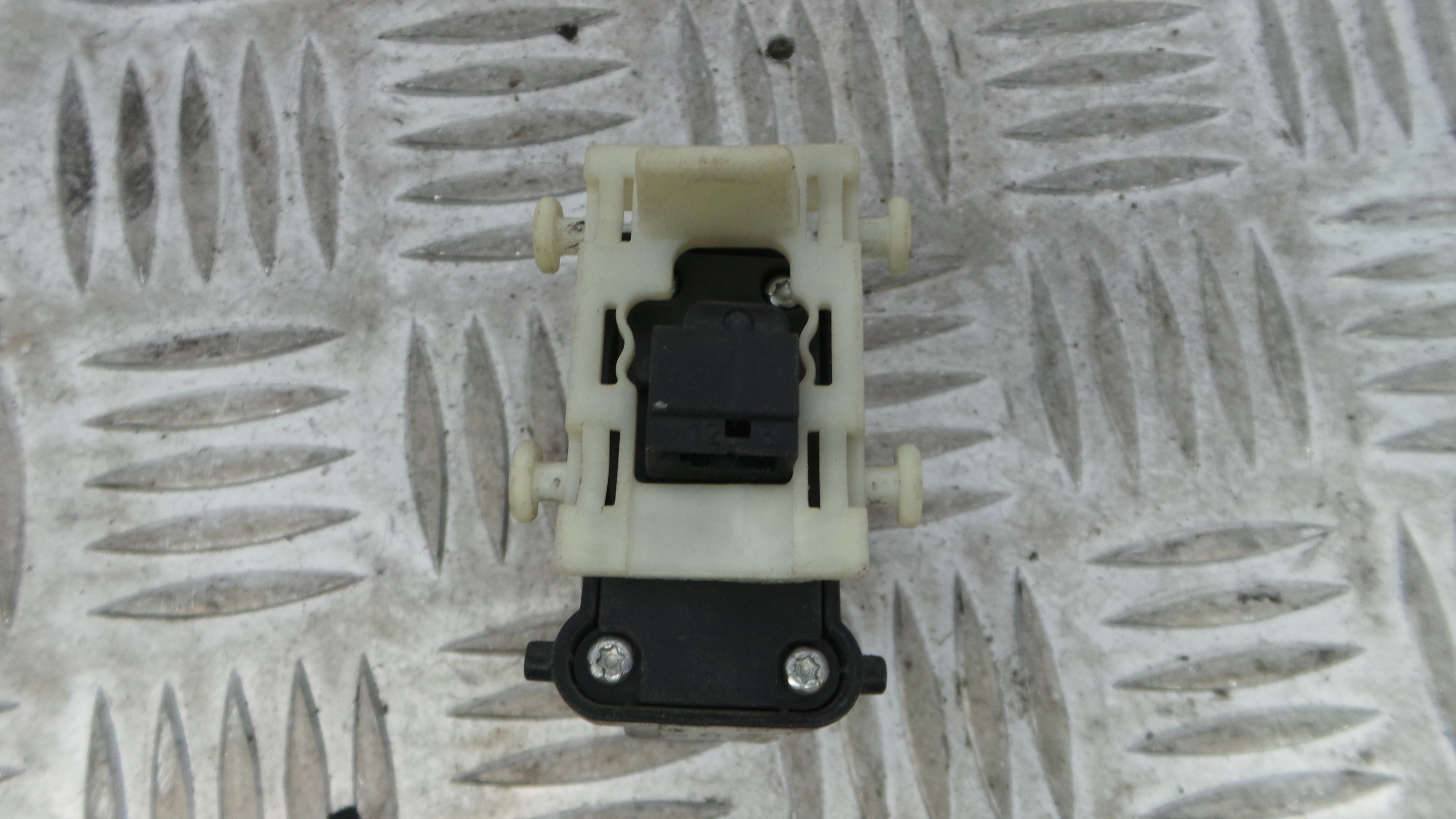 Interruptor / Comando Elevador Vidro Trás Dto A2038200210 - MERCEDES-BENZ C-CLASS (W203)-33194728