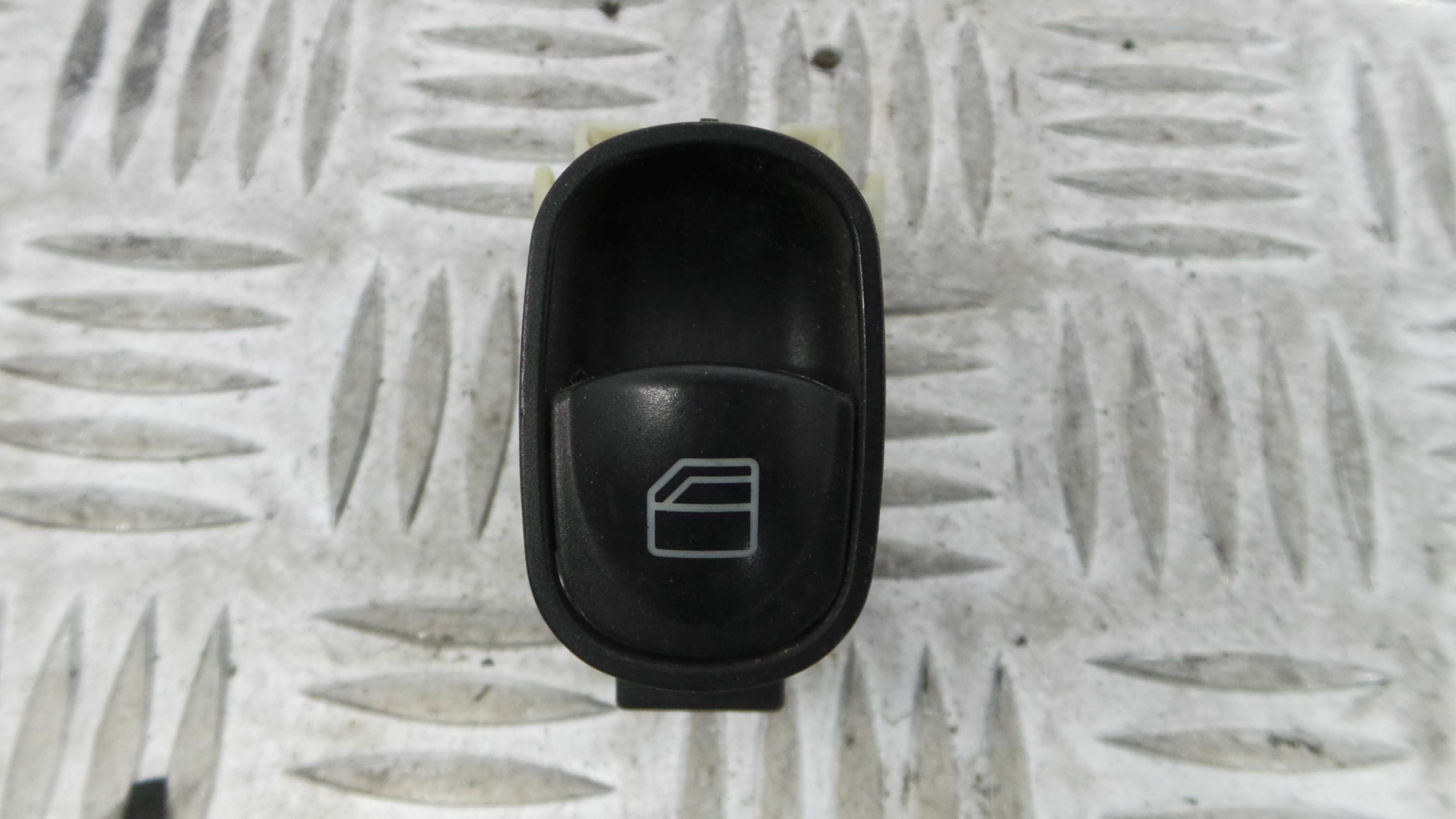Interruptor / Comando Elevador Vidro Trás Esq A2038200210 - MERCEDES-BENZ C-CLASS (W203)-33194731