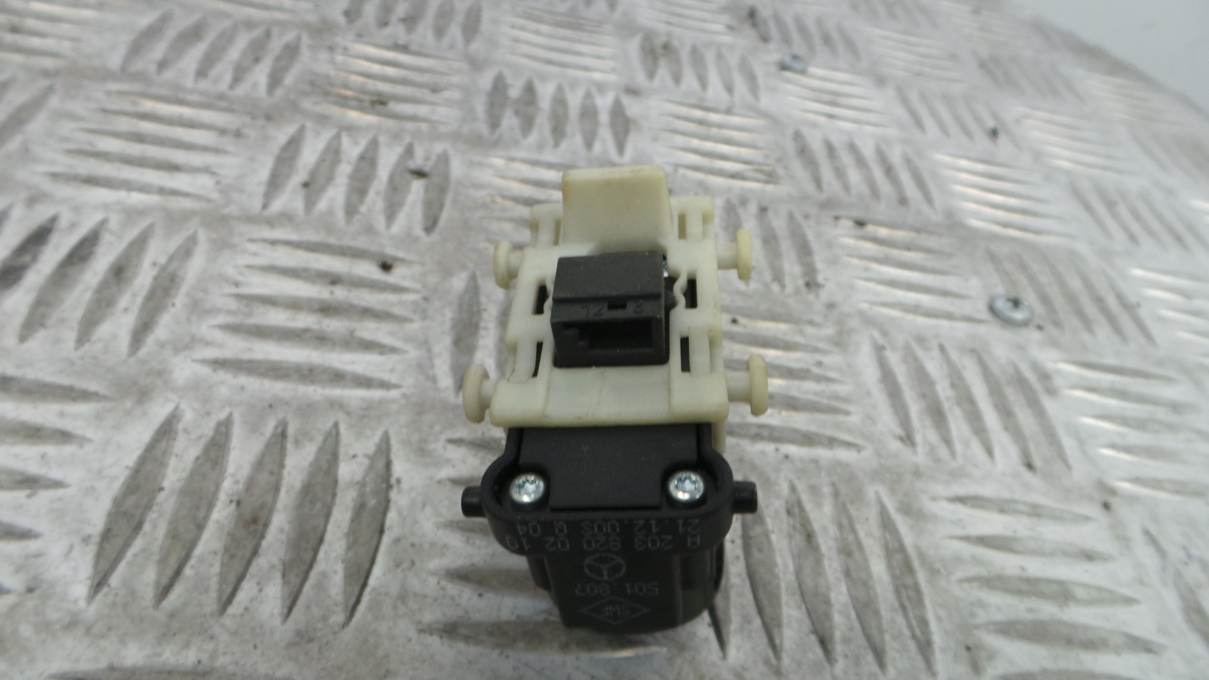 Interruptor / Comando Elevador Vidro Trás Esq A2038200210 - MERCEDES-BENZ C-CLASS (W203)-33194731