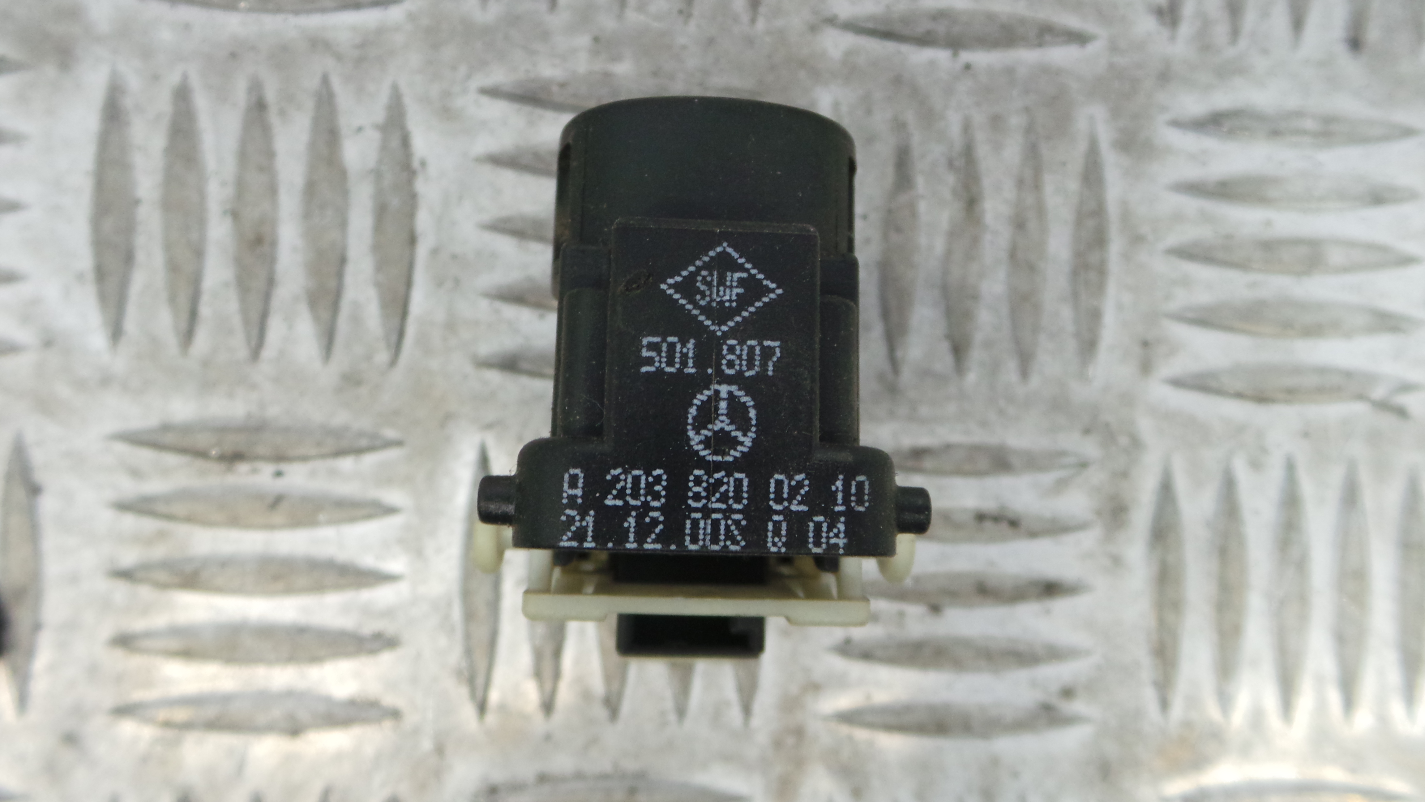 Interruptor / Comando Elevador Vidro Trás Esq A2038200210 - MERCEDES-BENZ C-CLASS (W203)-33194731