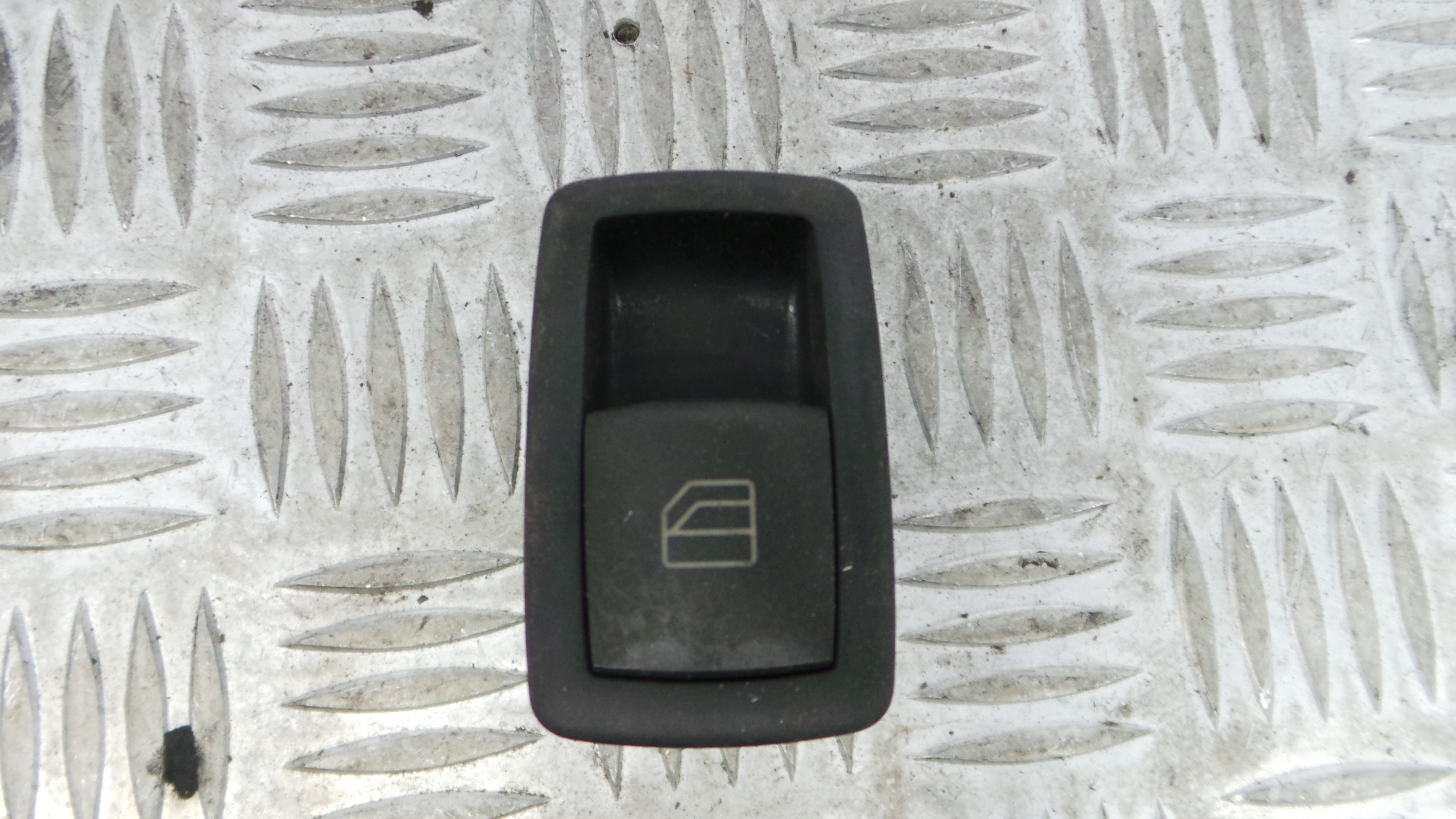 Interruptor / Comando Elevador Vidro Trás Esq A2518200510 - MERCEDES-BENZ B-CLASS Sports Tourer (W2-33194737