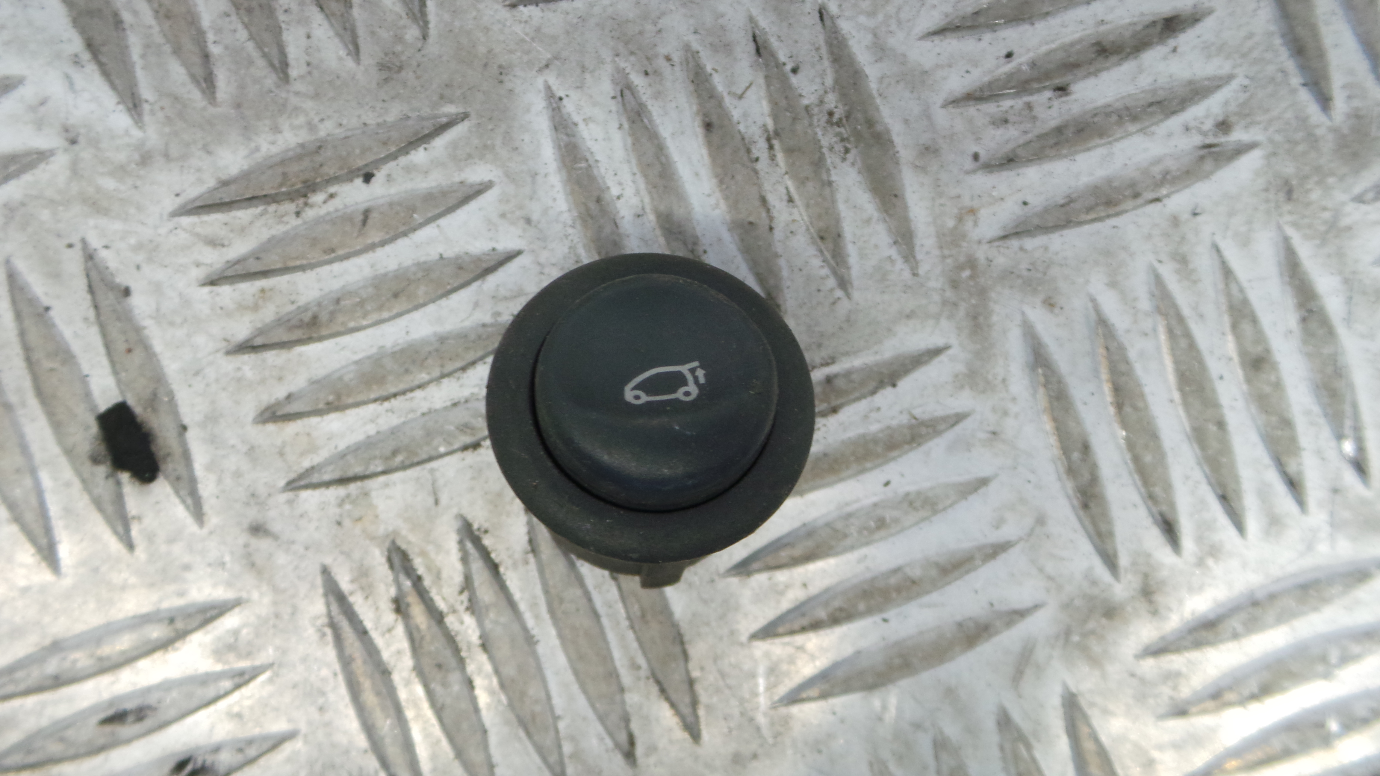 Interruptor / Comando Mala  - SMART FORTWO Coupé (450)-33194767 	Interruptor / Comando Mala  - SMART FORTWO Coupé (450)-33194767
